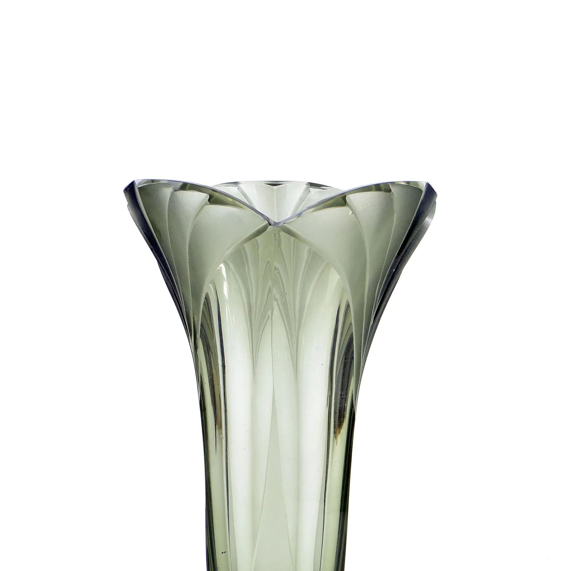 Wazon tulipan, oliwkowy, kryształ, proj. R. Hlouszek, dla Ludwik Moser & Sohne, Czechy, lata 30. - 10566