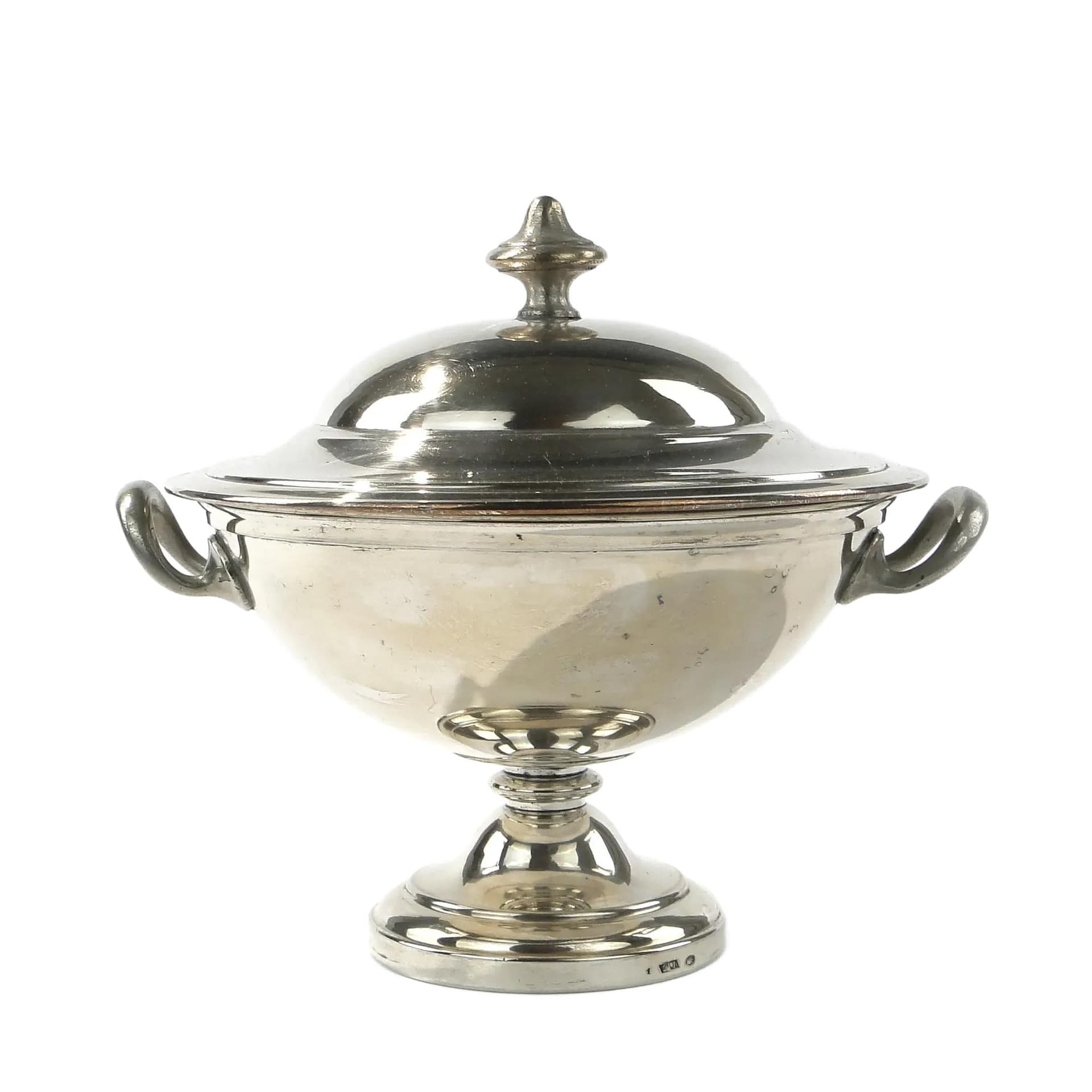 Neoclassical tureen, silver, brass, United Kingdom, early 20th c.