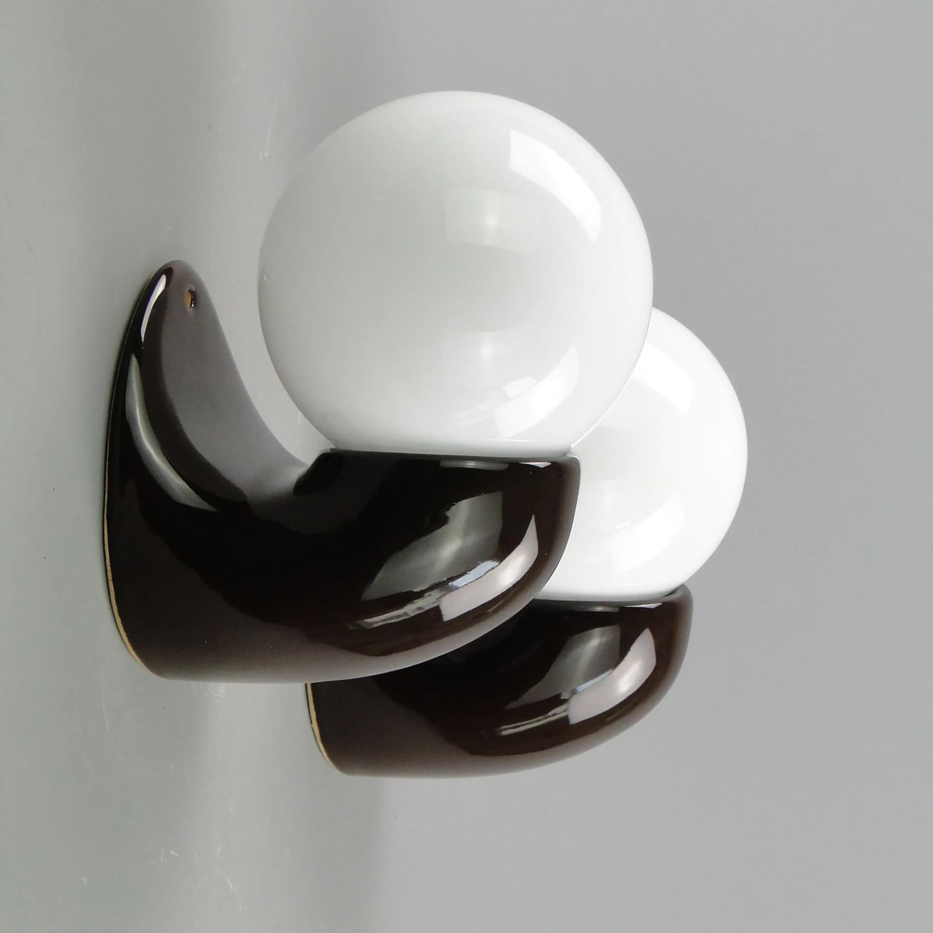 Para kinkietów, ceramika brązowa szkliwiona, szkło białe, Polska, lata 70. - 162834