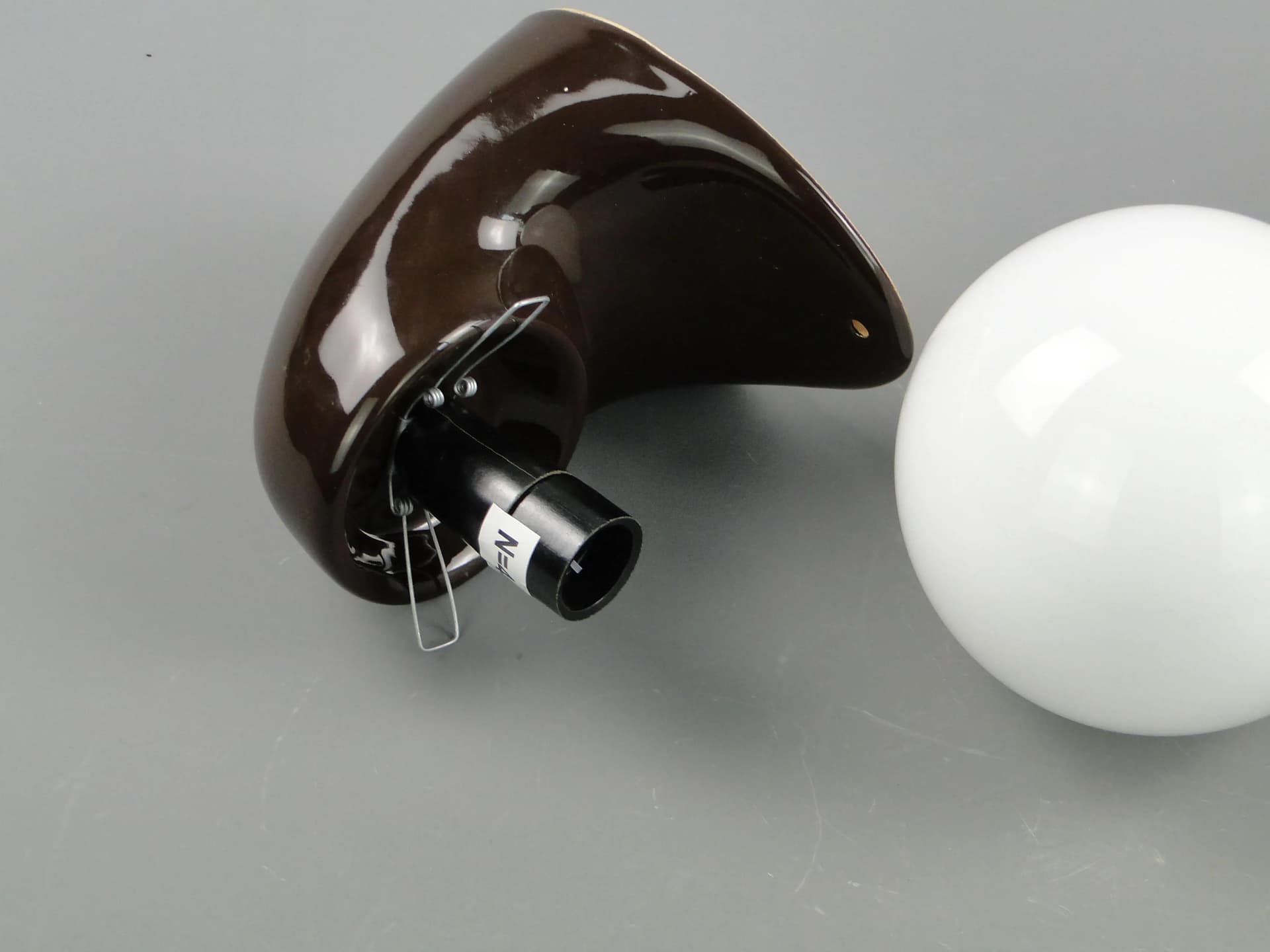 Para kinkietów, ceramika brązowa szkliwiona, szkło białe, Polska, lata 70. - 162838