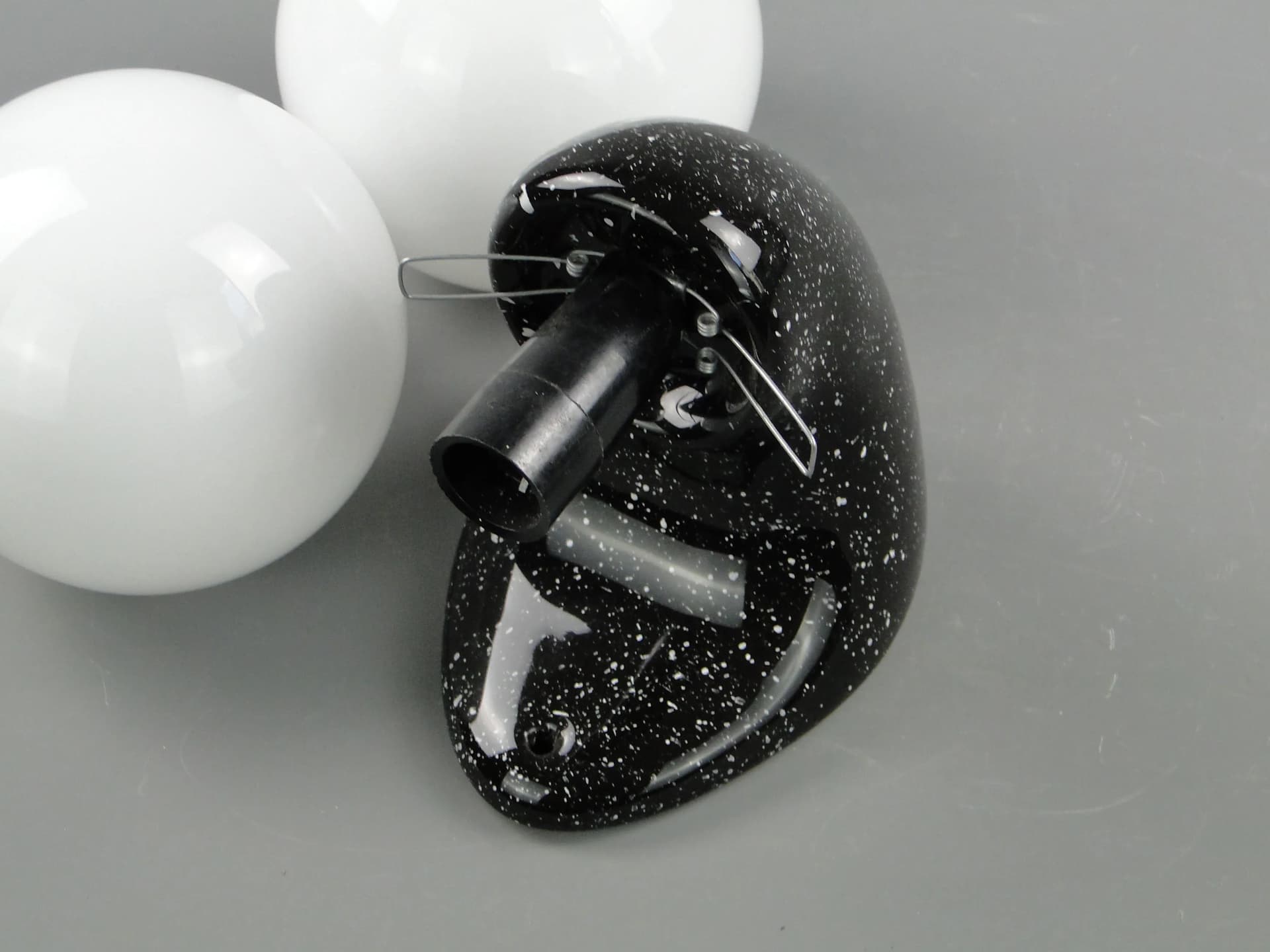 Para kinkietów Space Age, ceramika czarna, szkło białe, Polska, lata 70. - 162782