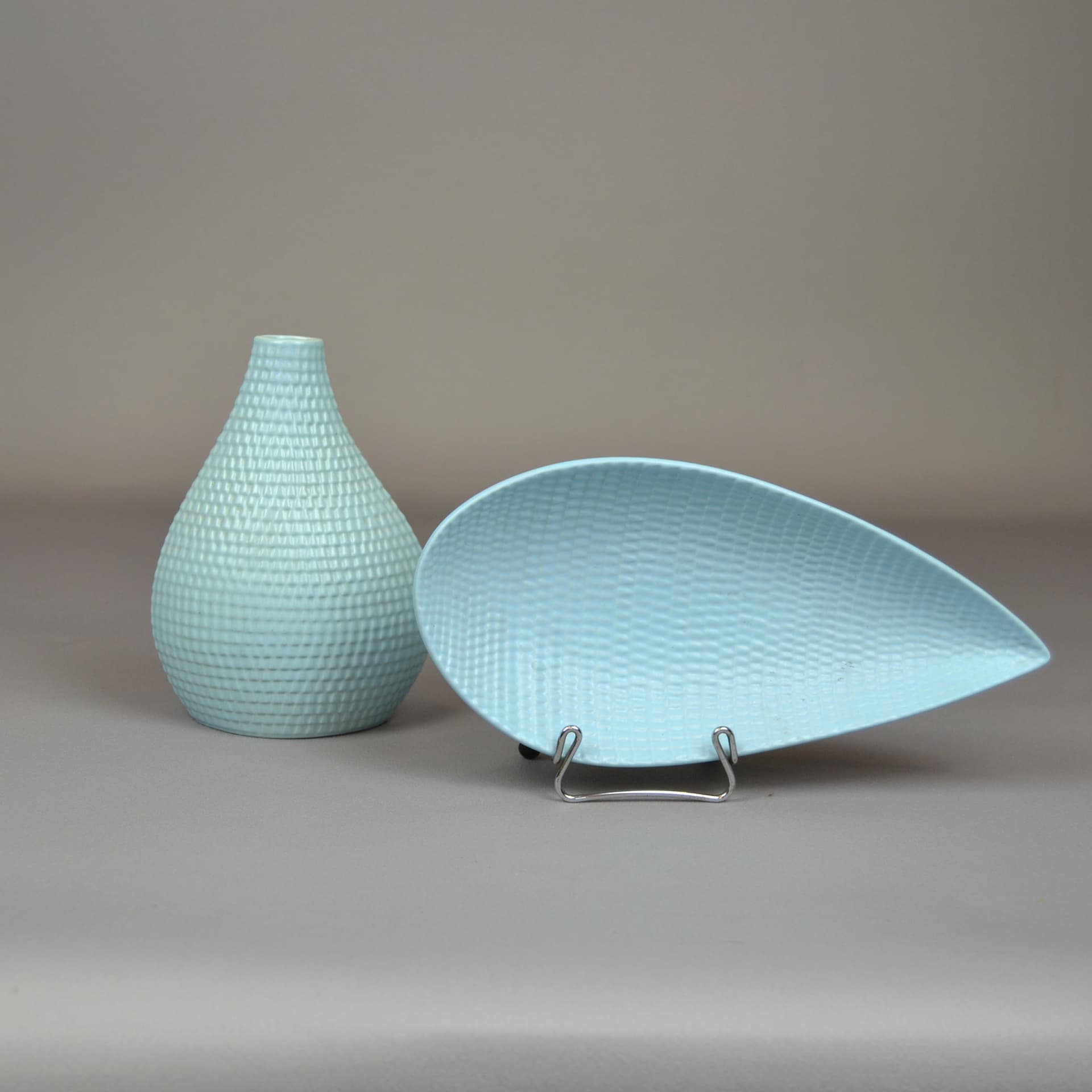 Pale Blue Leaf-Shaped Ceramic Dish, by S. Lindberg for Gustavsberg, Sweden, 1950s - 948