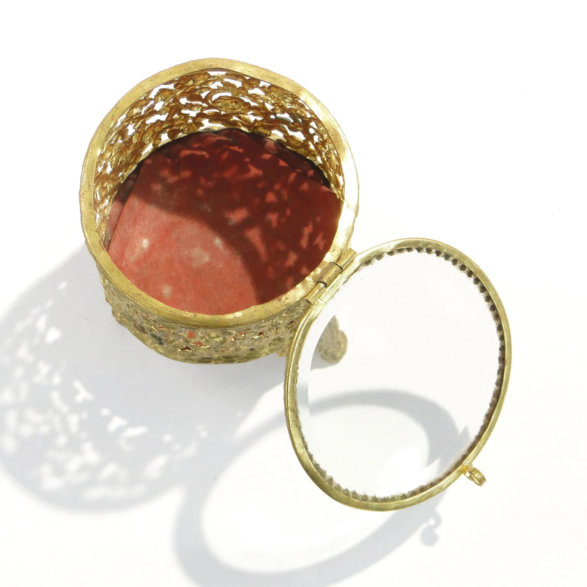 Pudełko na biżuterię, neorokoko, szkło kryształowe złocony mosiądz, jedwab czerwony, Francja, XIX w. - 162735