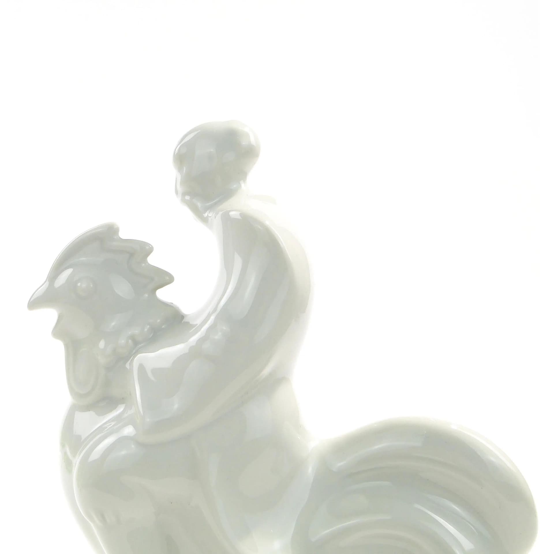 Figurka Twardowski na kogucie, porcelana biała, proj. T. Szafran, Ćmielów, Polska, lata 30. - 162615