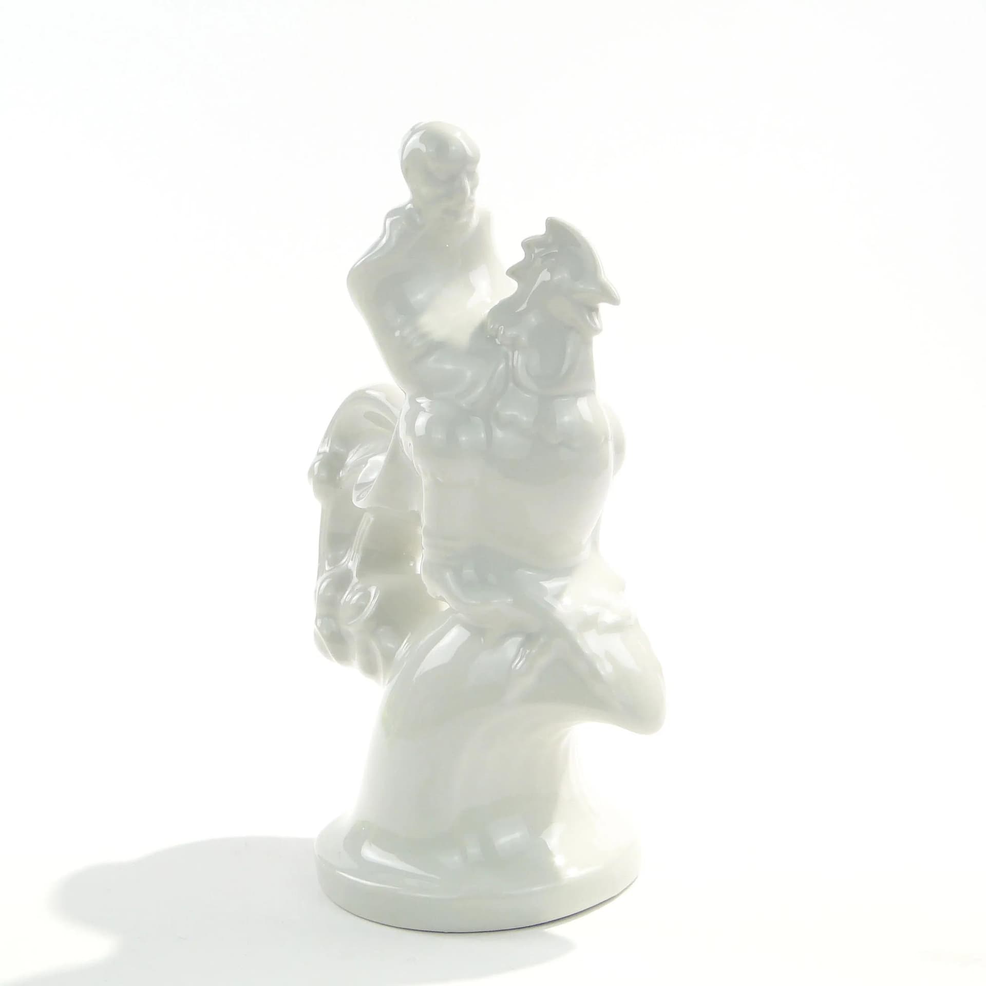 Figurka Twardowski na kogucie, porcelana biała, proj. T. Szafran, Ćmielów, Polska, lata 30. - 162618