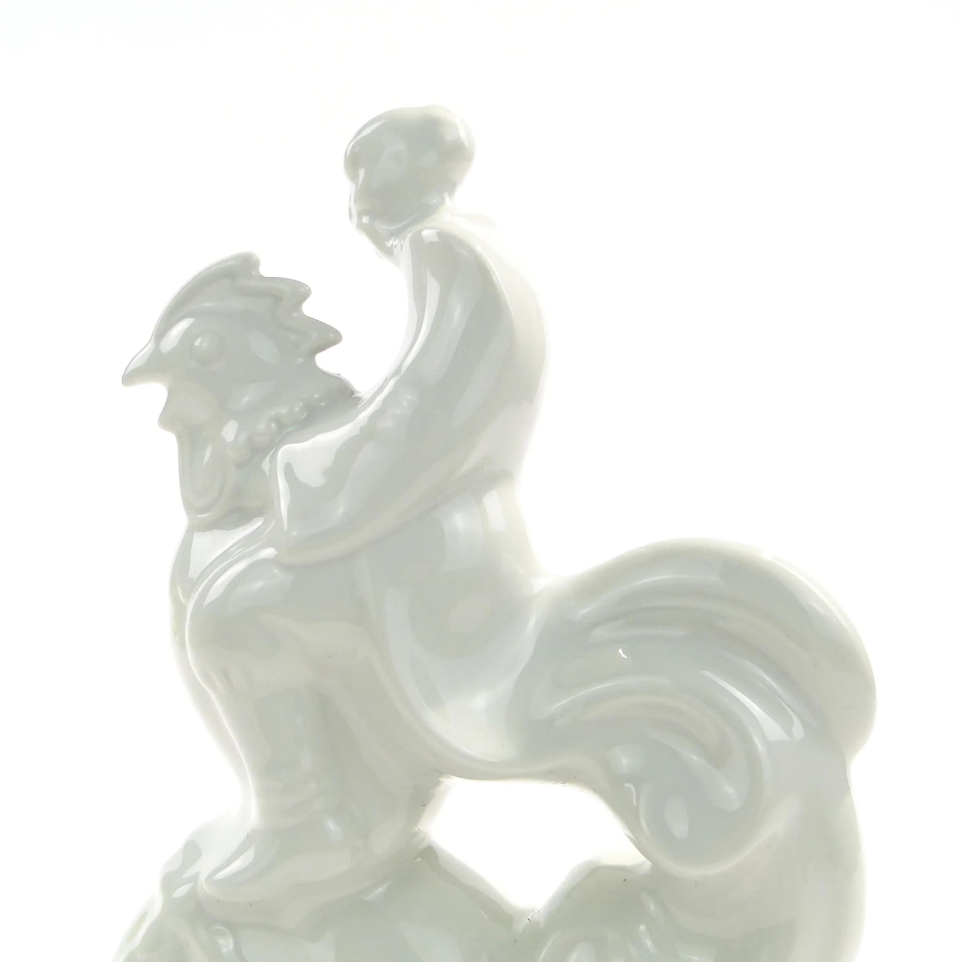 Figurka Twardowski na kogucie, porcelana biała, proj. T. Szafran, Ćmielów, Polska, lata 30. - 162616