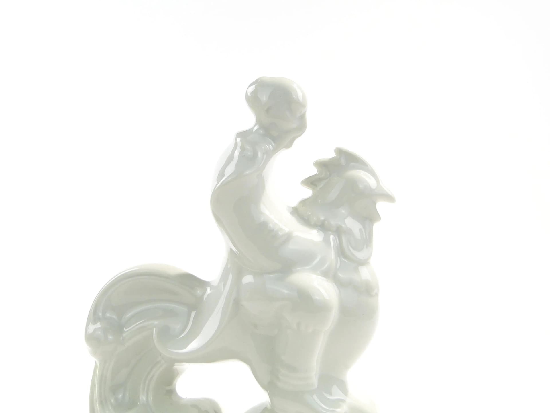 Figurka Twardowski na kogucie, porcelana biała, proj. T. Szafran, Ćmielów, Polska, lata 30. - 162612