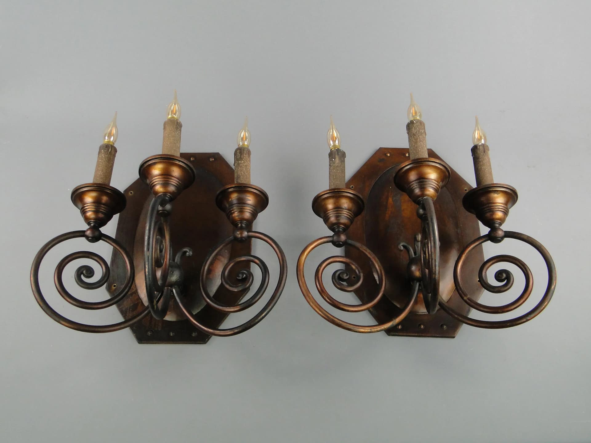 Para kinkietów secesyjnych, brąz – dark, mosiądz patynowany, Polska, początek XX w. - 162541