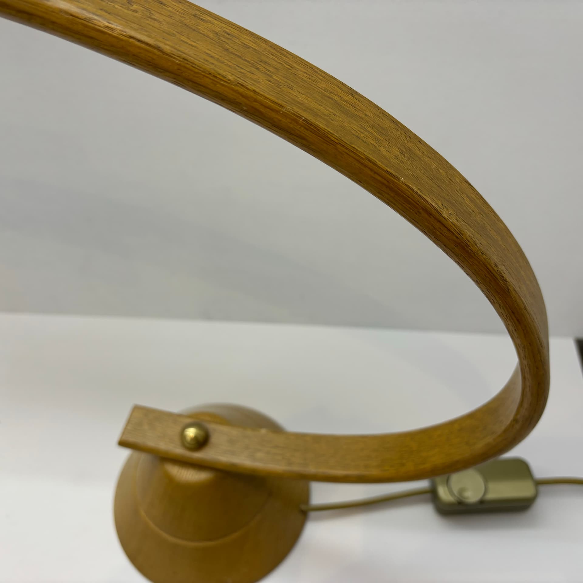 Lampa biurkowa, dąb jasny, mosiądz, Niemcy, lata 80. - 172504