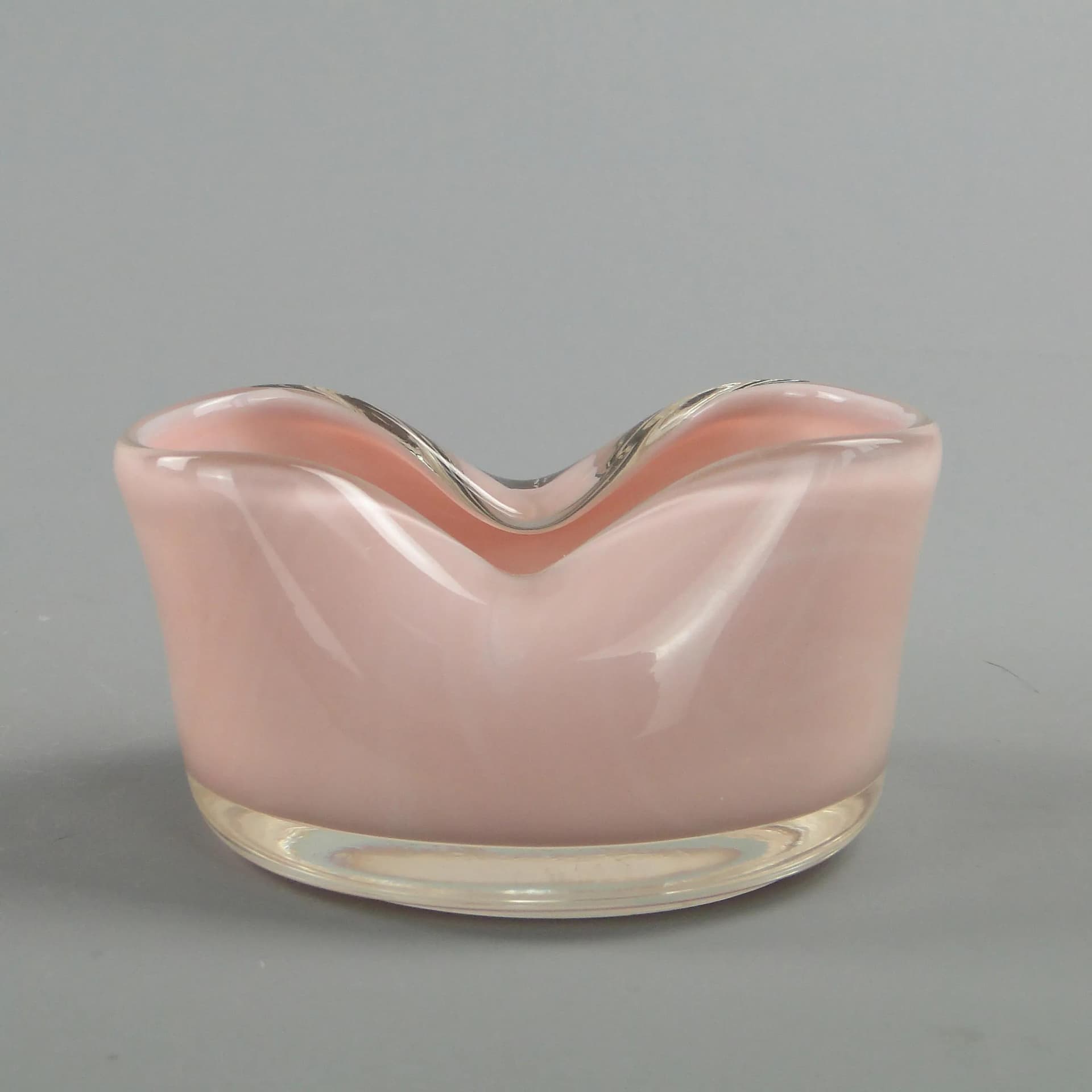 Popielniczka, szkło różowy przezroczysty beżowy, proj. J. Słuczan-Orkusz, Polska, lata 80. - 162511