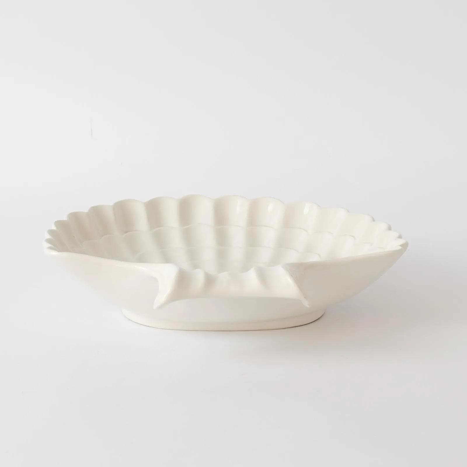 Platter Shell, white faience, Italy, 1950s. - 164412