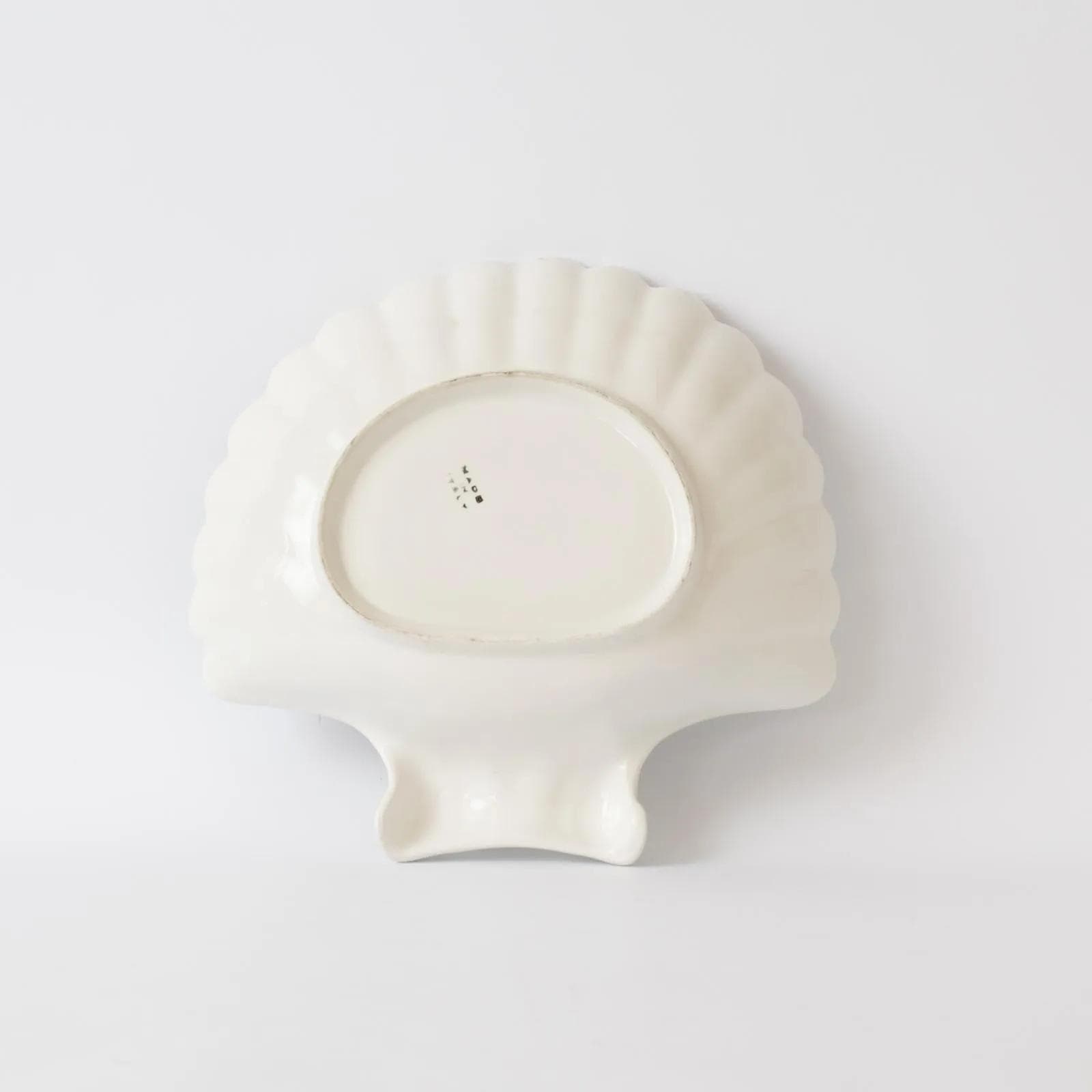 Platter Shell, white faience, Italy, 1950s. - 164414