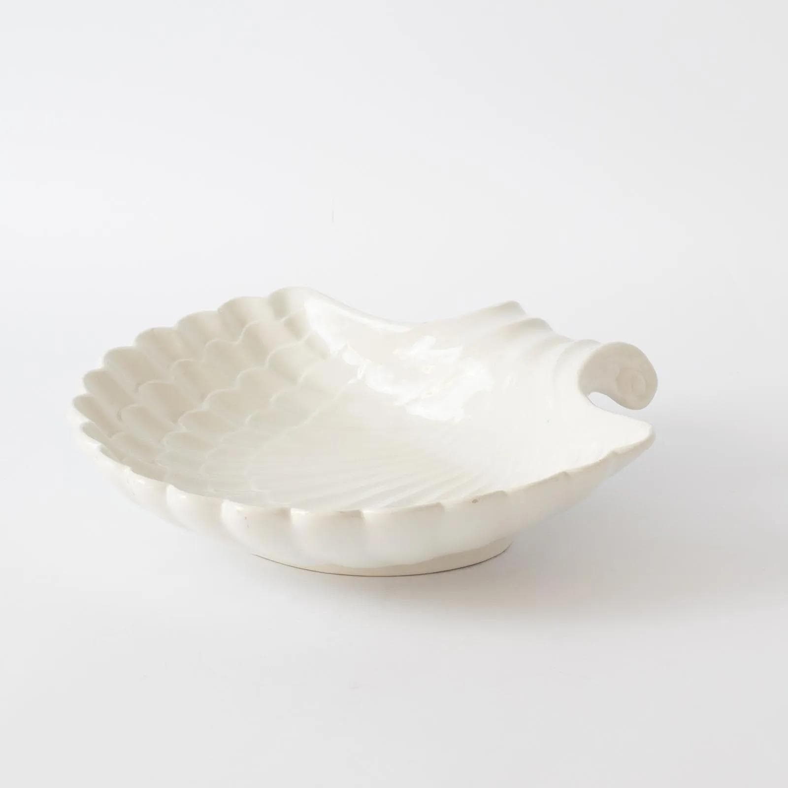 Platter Shell, white faience, Italy, 1950s. - 164410