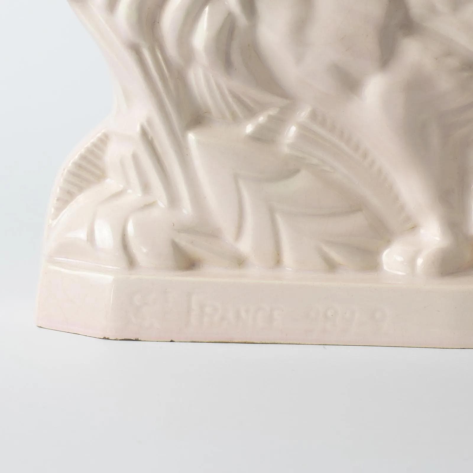 Figura lwa, art déco, różowy, ceramika, Saint Clement, Francja, lata 30. - 164713