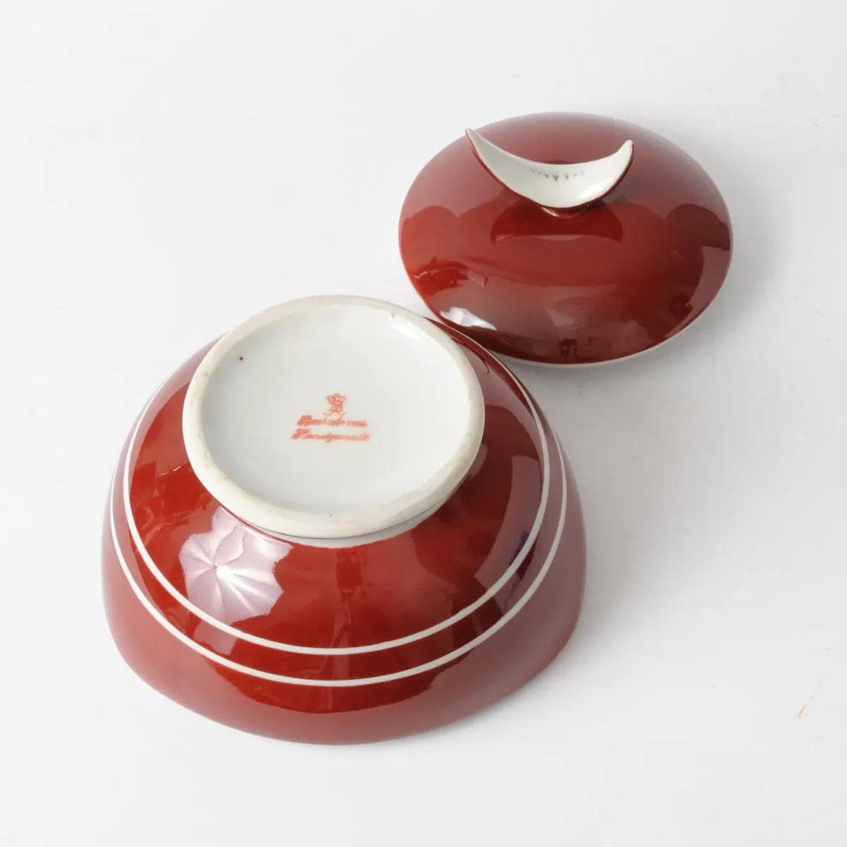 Bonbonniere, red porcelain, Spechtsbrunn, Germany, 1960s. - 164583