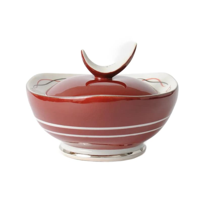 Bonbonniere, red porcelain, Spechtsbrunn, Germany, 1960s.