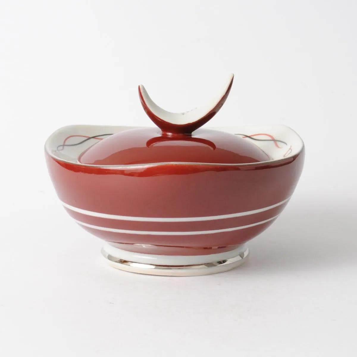 Bonbonniere, red porcelain, Spechtsbrunn, Germany, 1960s. - 164581