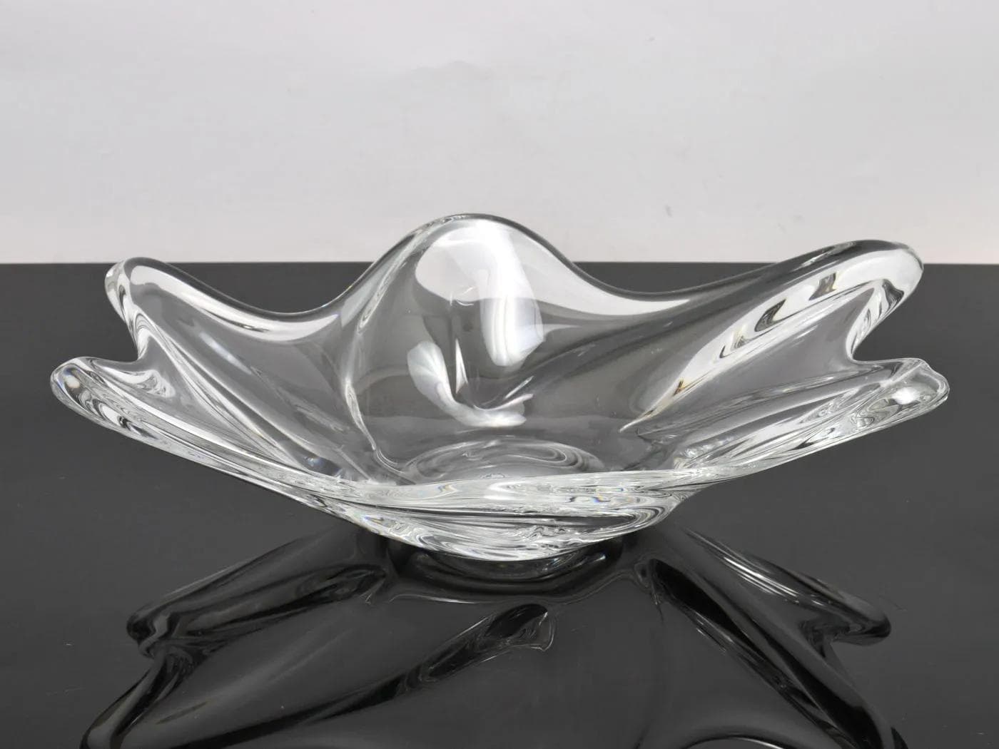 Crystal centerpiece, transparent glass, Daum, France, 1960s. - 164526