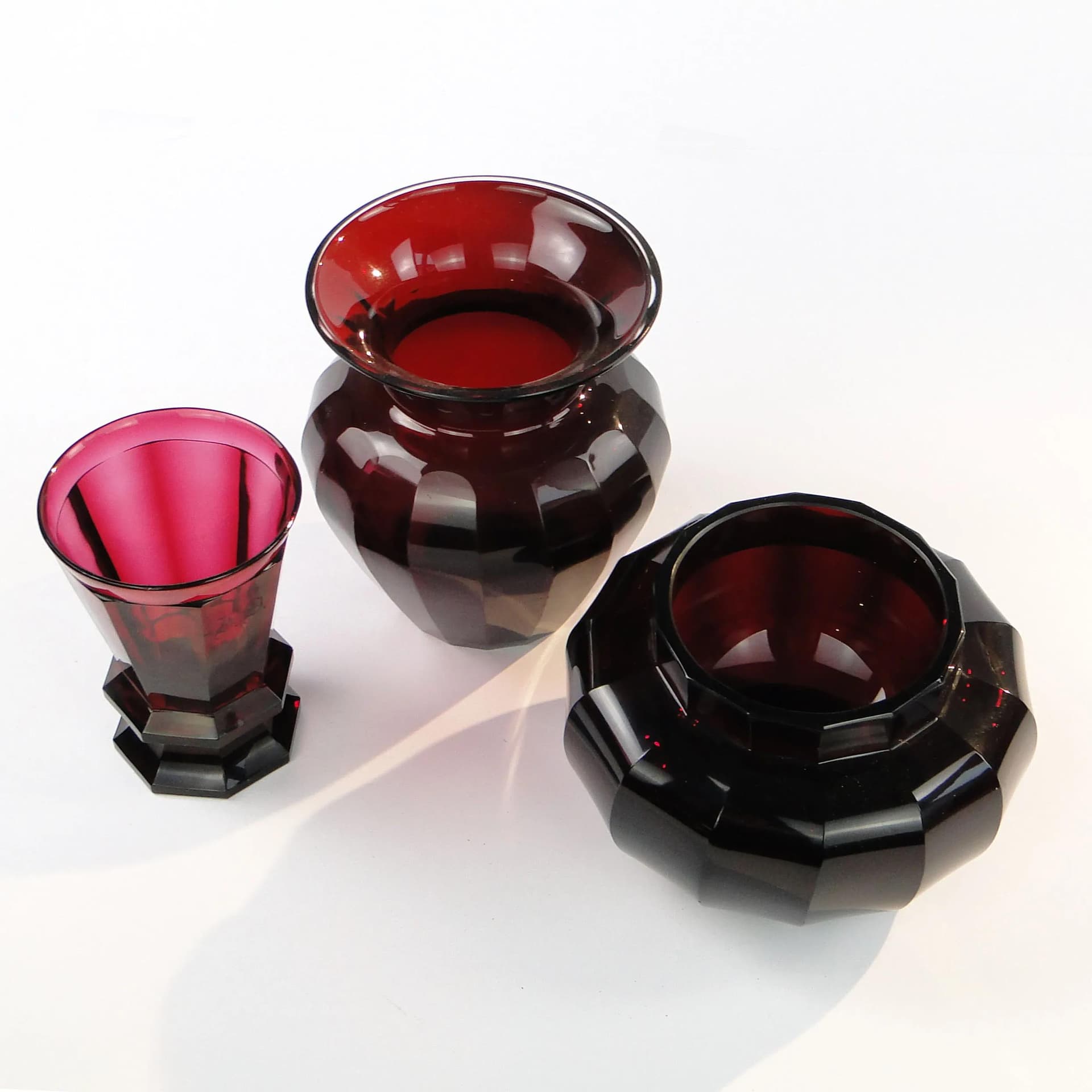 Wazon rubinowy, kryształ, proj. J. Hoffmann, Austria, lata 30. - 10702