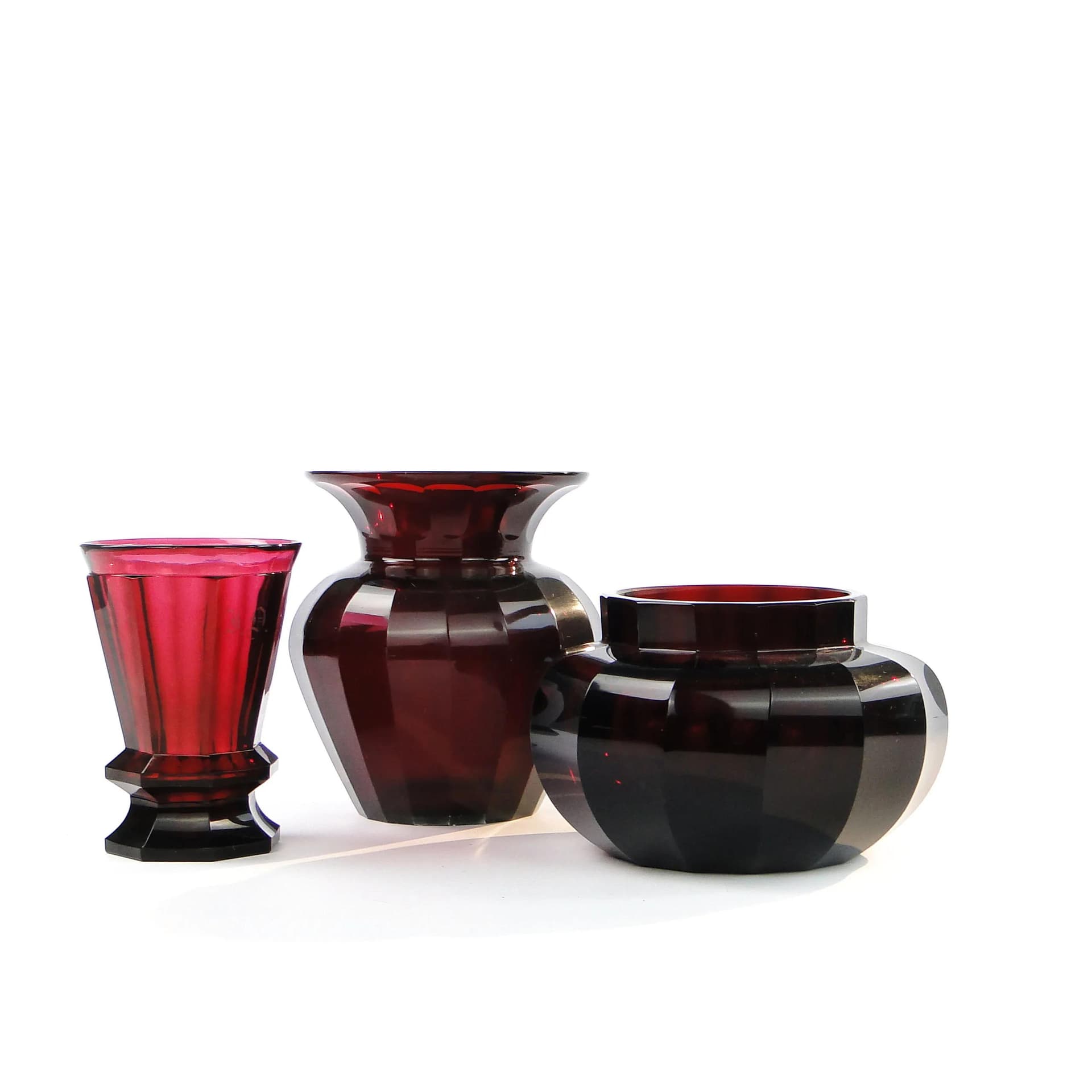 Wazon rubinowy, kryształ, proj. J. Hoffmann, Austria, lata 30. - 10701