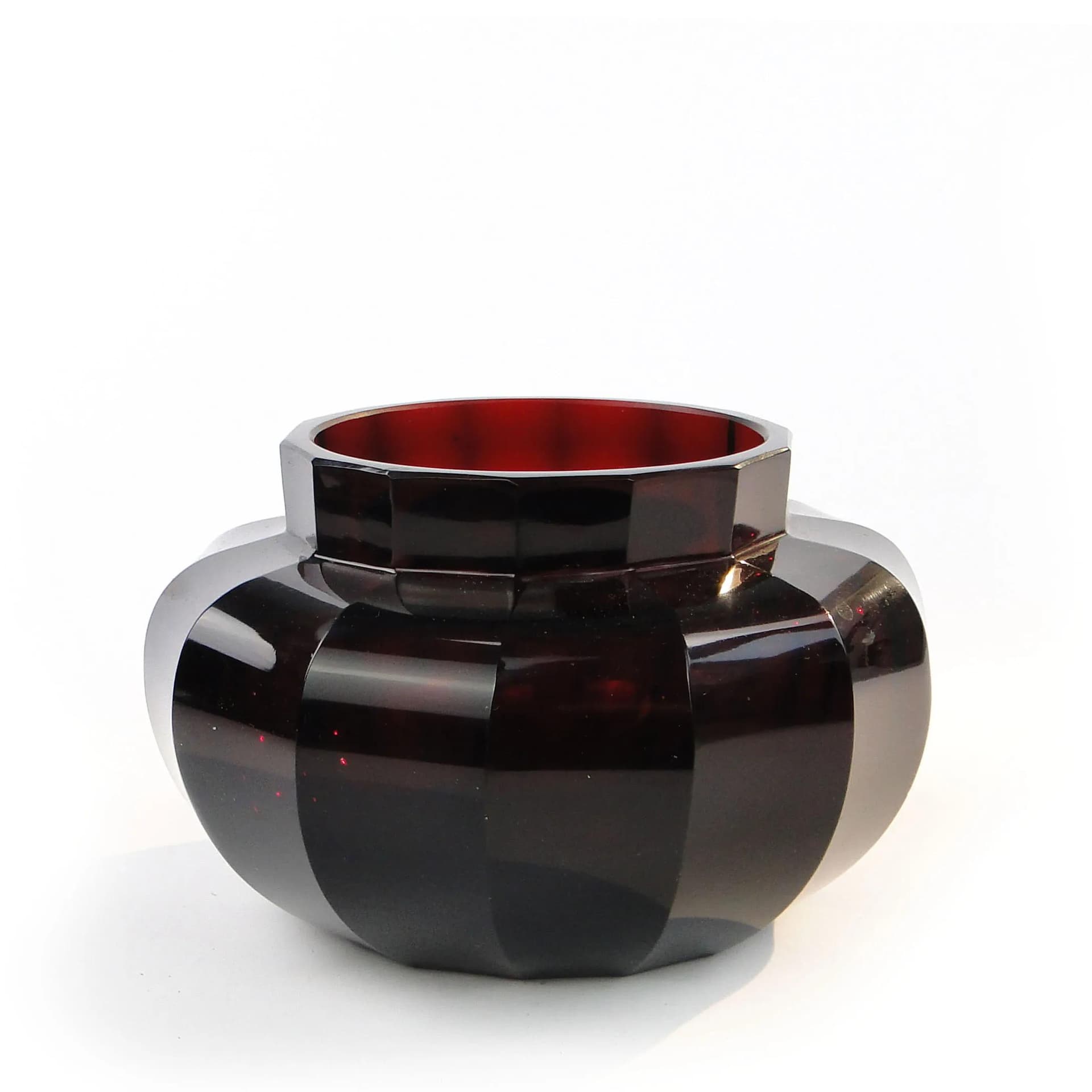 Wazon rubinowy, kryształ, proj. J. Hoffmann, Austria, lata 30. - 10697