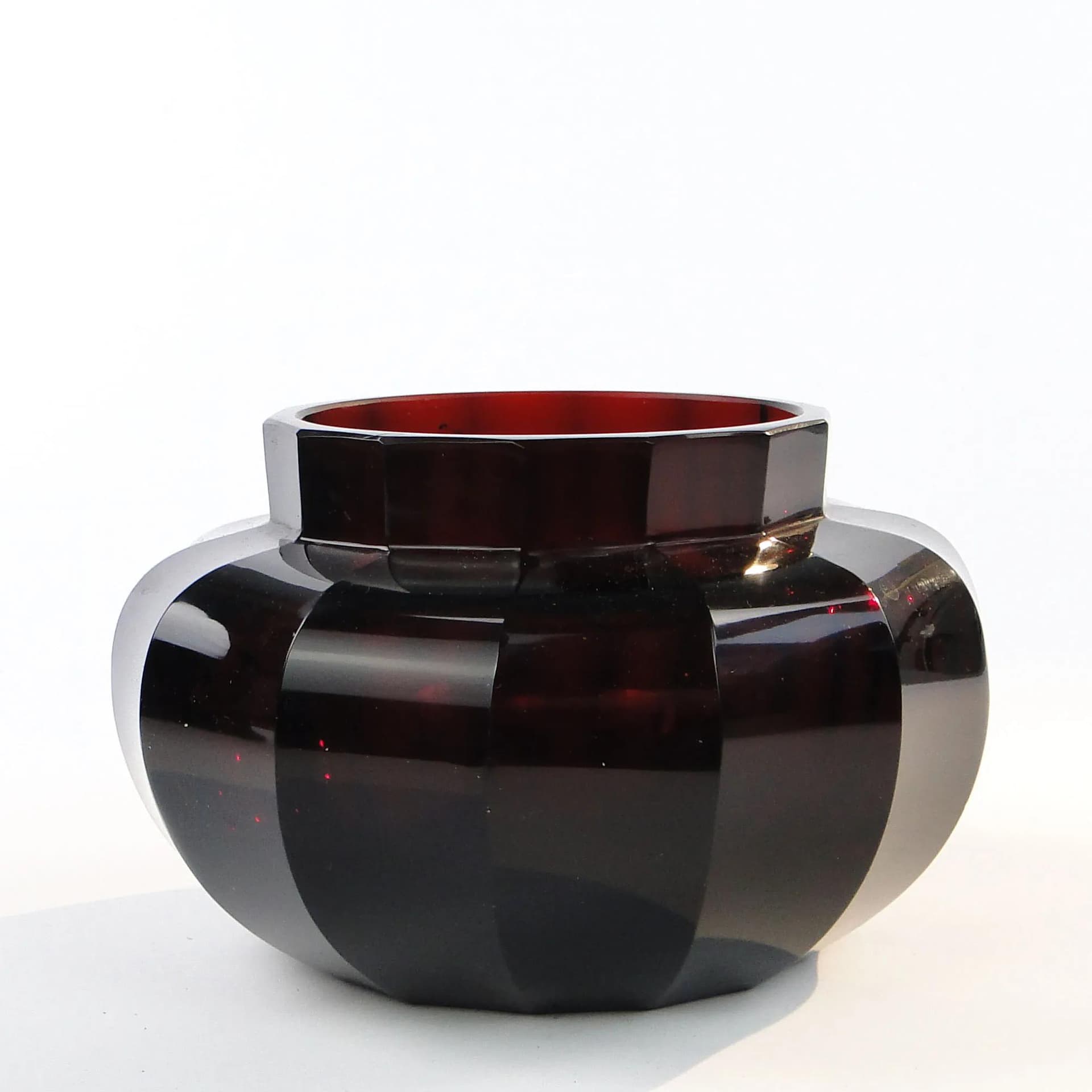 Wazon rubinowy, kryształ, proj. J. Hoffmann, Austria, lata 30. - 10696