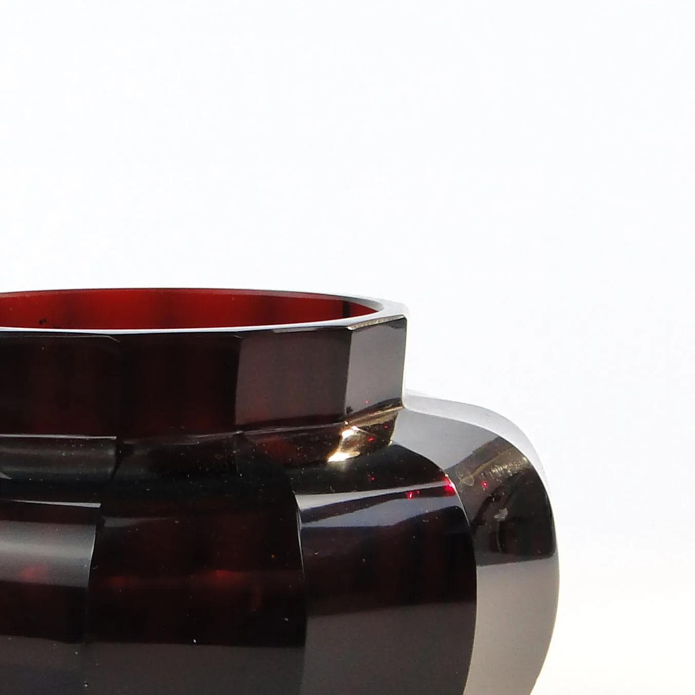 Wazon rubinowy, kryształ, proj. J. Hoffmann, Austria, lata 30. - 10698