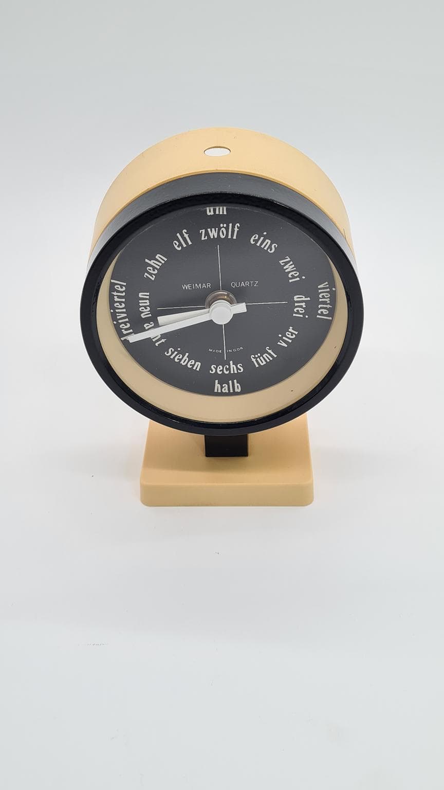 Zegar biurkowy Space Age, beżowy, plastik, NRD, lata 70. - 164924