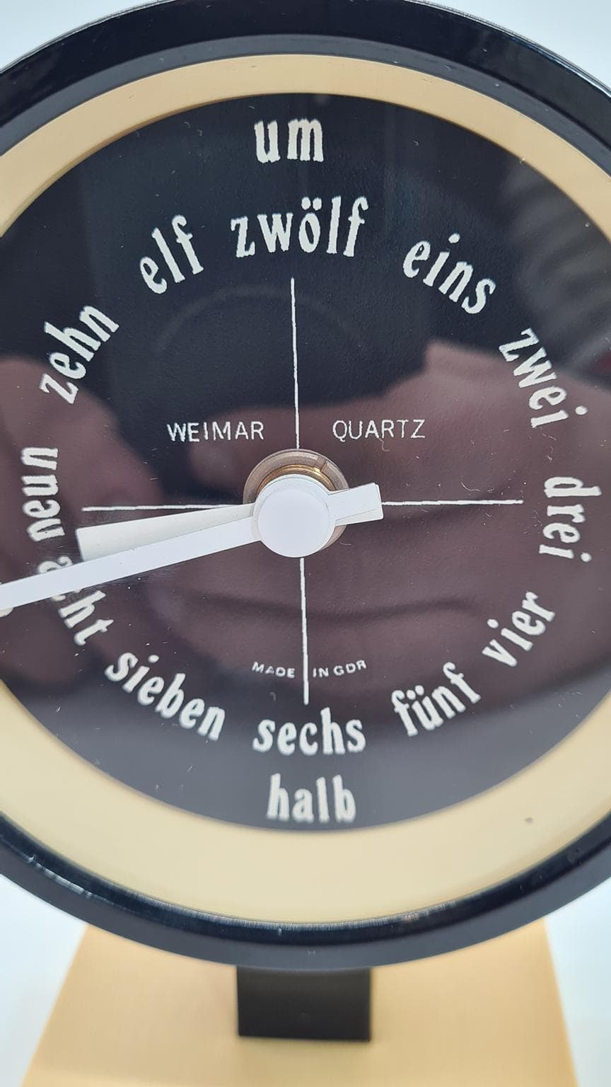 Zegar biurkowy Space Age, beżowy, plastik, NRD, lata 70. - 164925