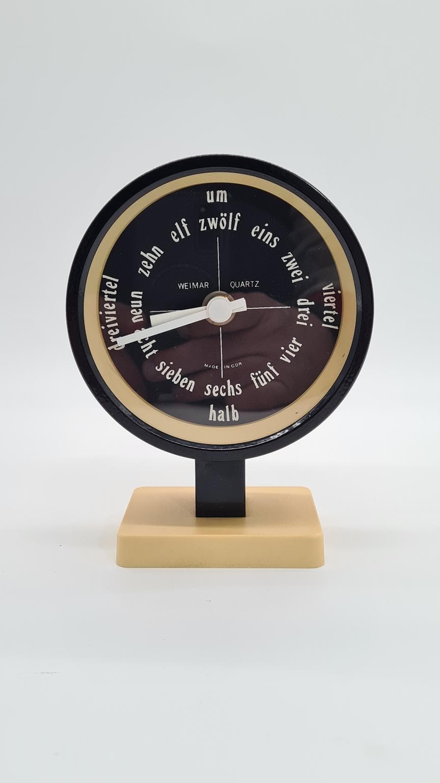 Zegar biurkowy Space Age, beżowy, plastik, NRD, lata 70. - 164923
