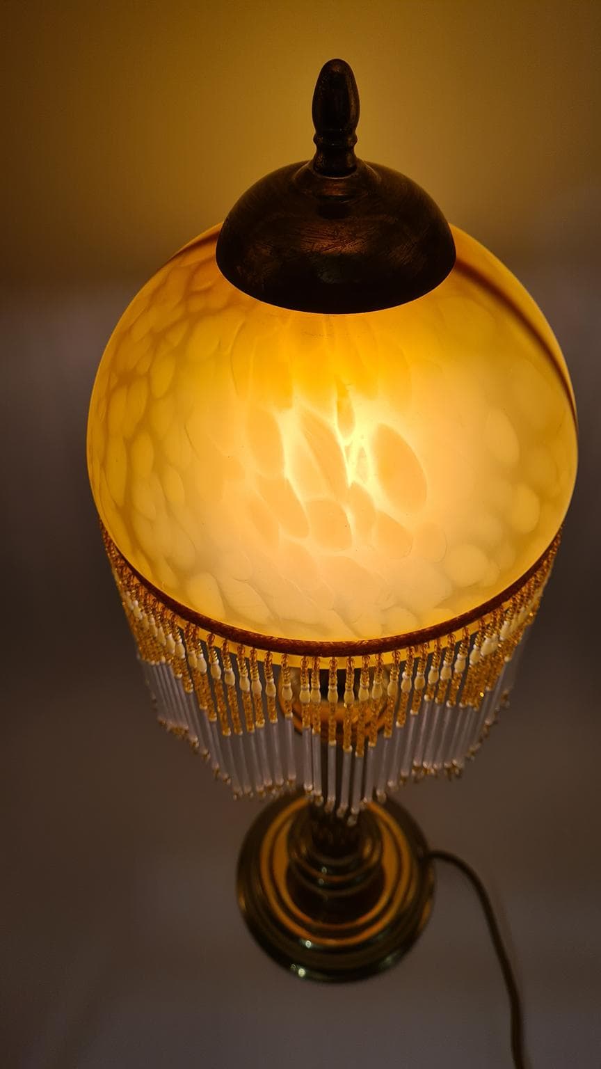 Lampa stołowa, bursztynowe szkło, mosiądz, lata 70. - 164986