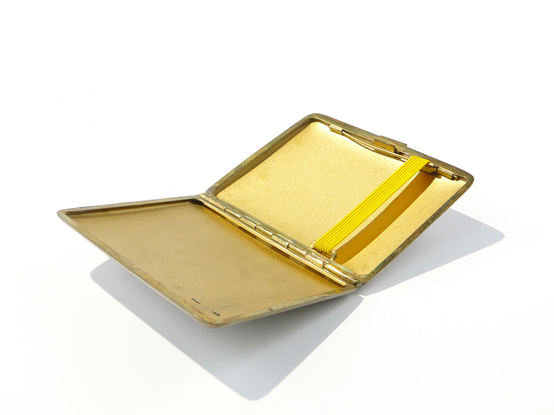 Papierośnica z monogramem ozdobiona emalią, lata 50. - 166924