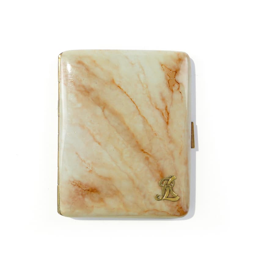 Papierośnica z monogramem ozdobiona emalią, lata 50.