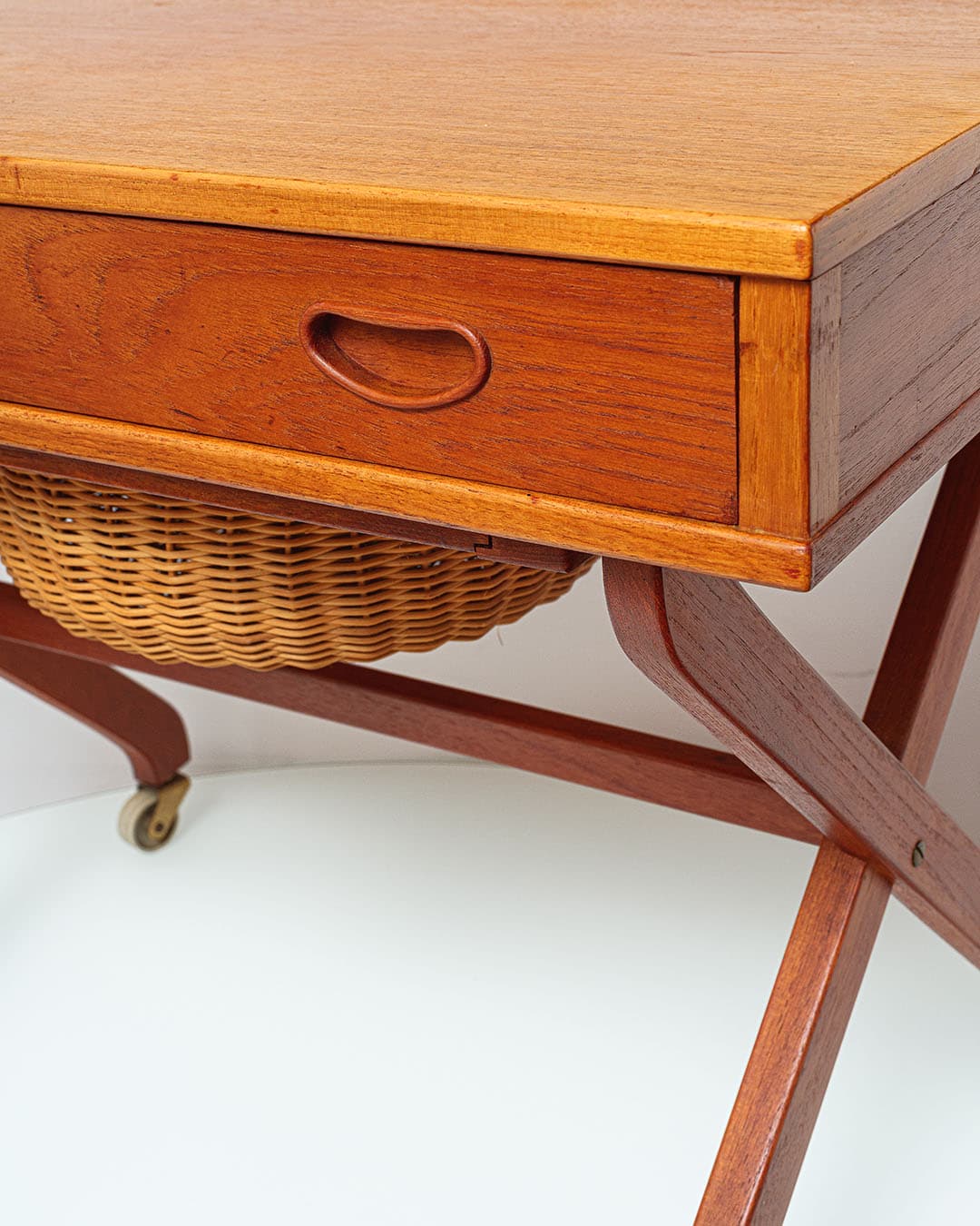 Niciak, teak jasnobrązowy, rattan, Dania, lata 70. - 167207