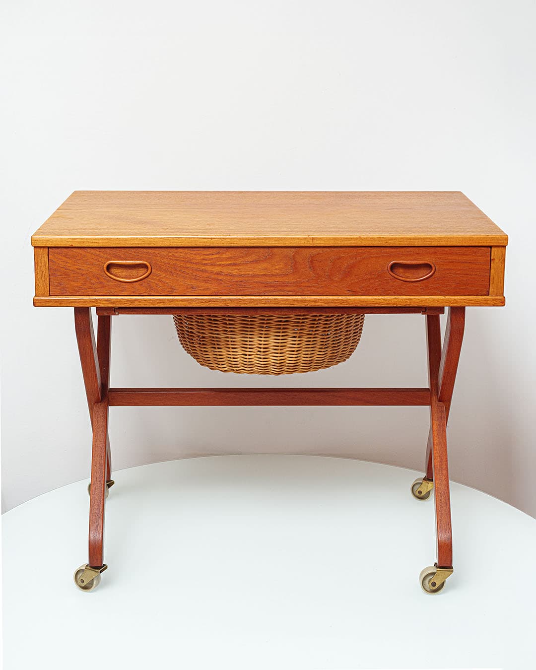 Niciak, teak jasnobrązowy, rattan, Dania, lata 70. - 167201