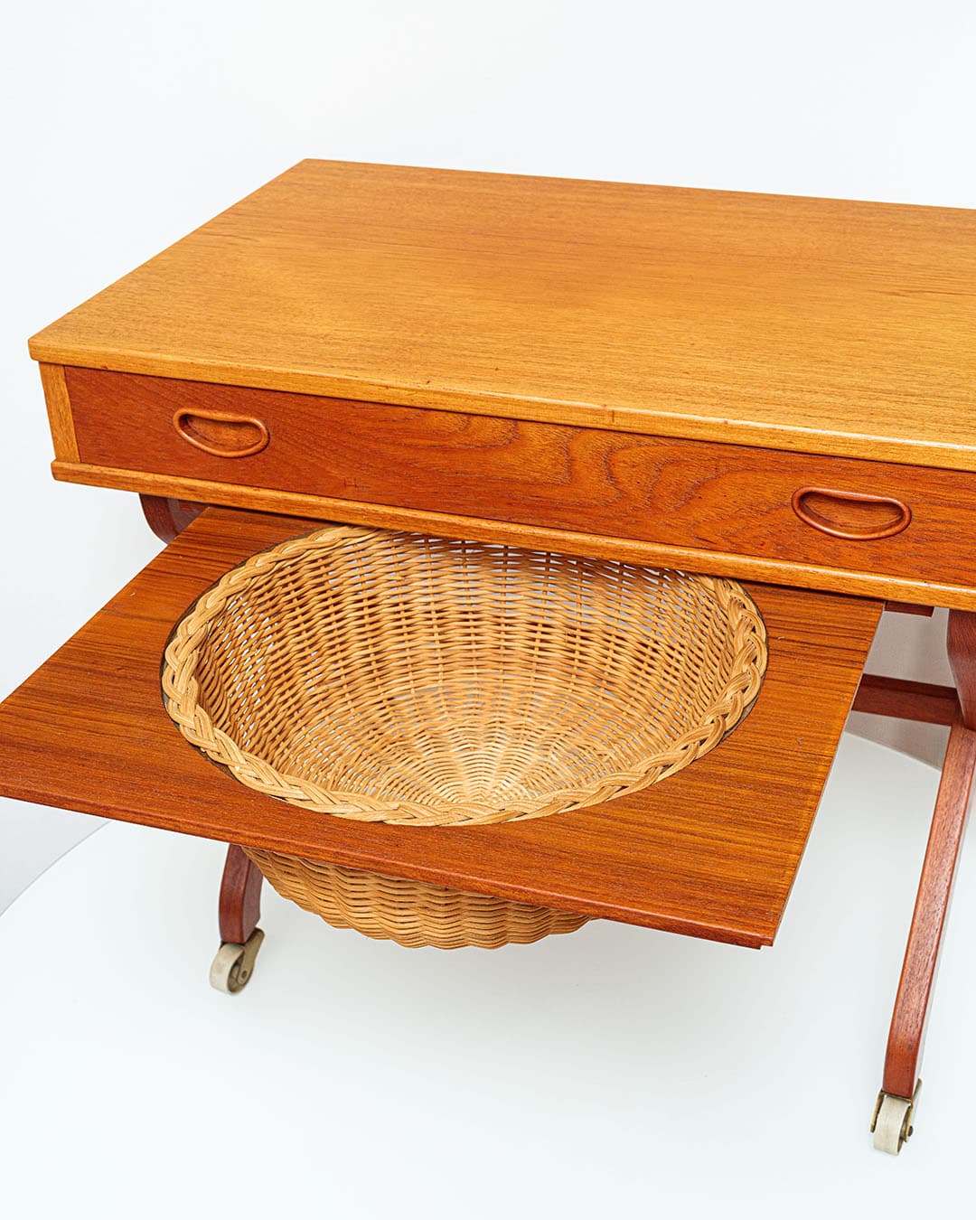 Niciak, teak jasnobrązowy, rattan, Dania, lata 70. - 167204