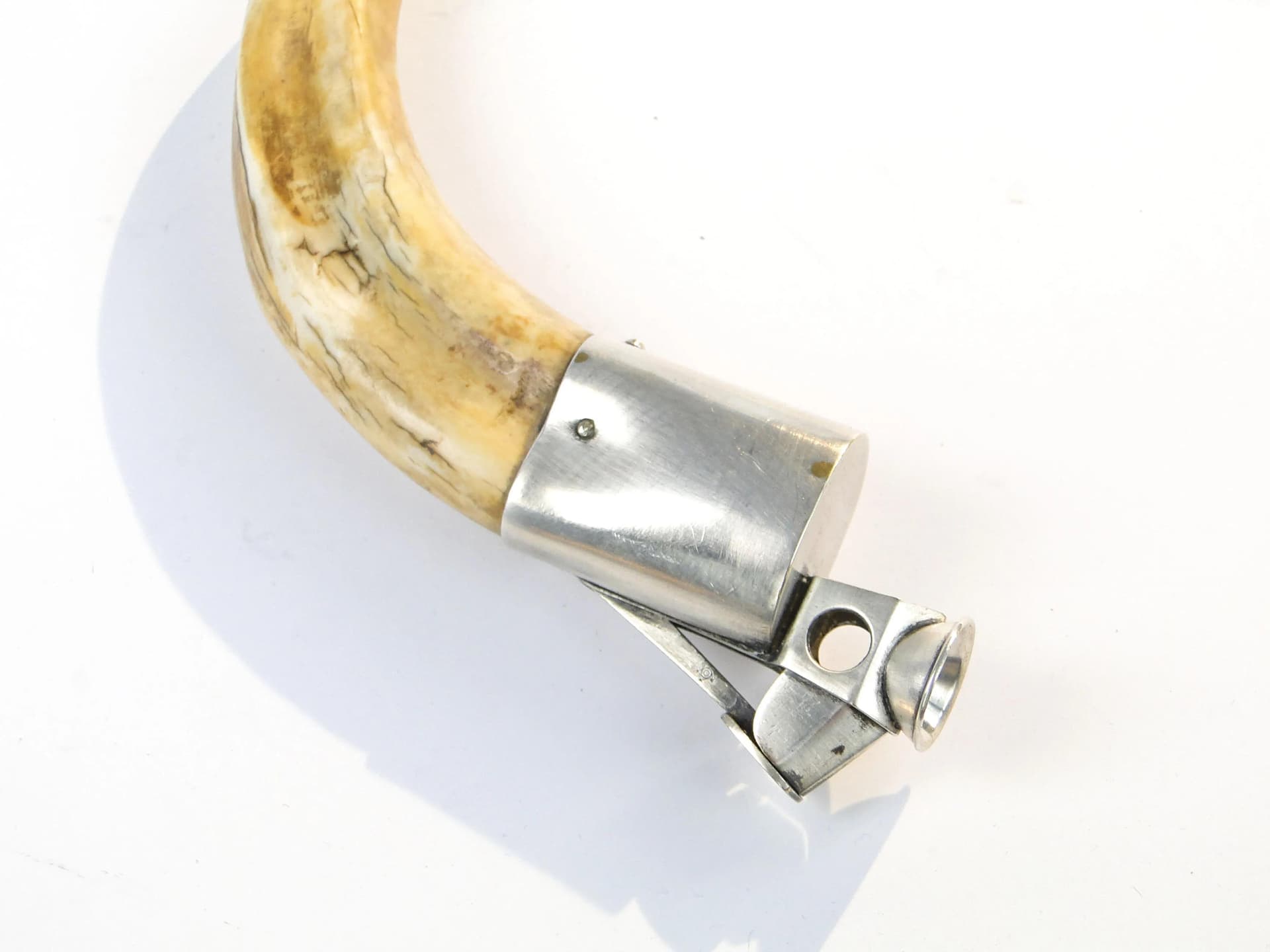 Myśliwska gilotyna do cygar z kła gudźca, mosiężno-srebrna, Europa Zachodnia, lata 50. - 10833