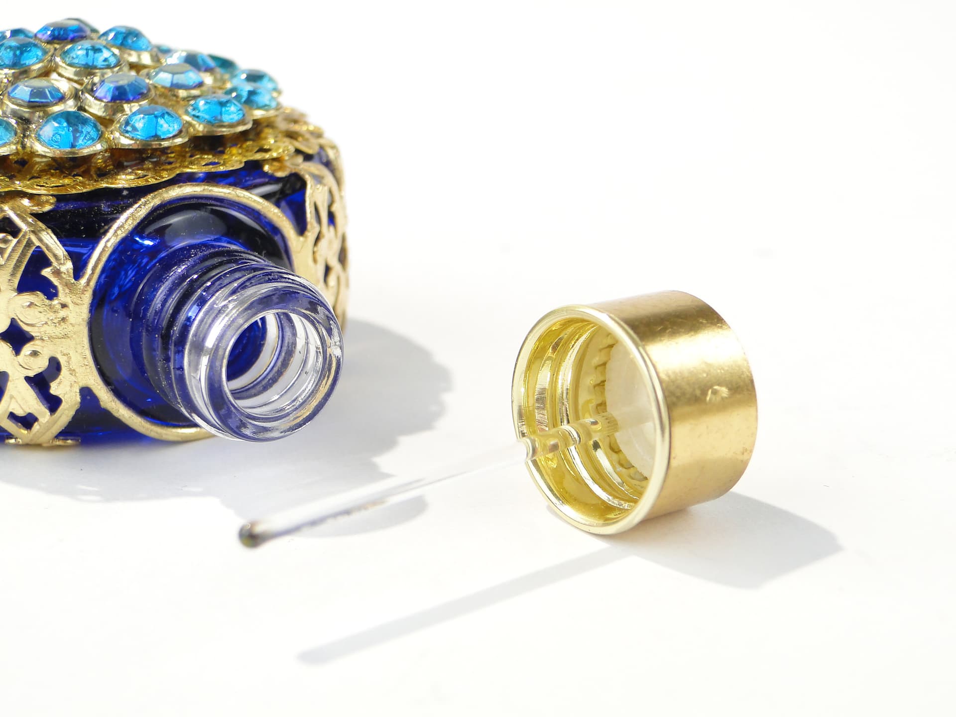 Flakon na perfumy wysadzany kamieniami, lata 50. - 167221