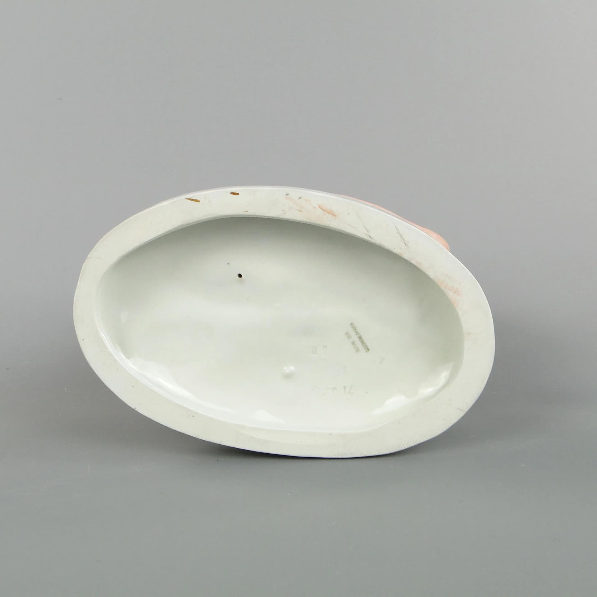 Figura Art déco, porcelana beżowa, proj. E. Storbach, Royal Dux Bohemia, Czechy, lata 30. - 10824