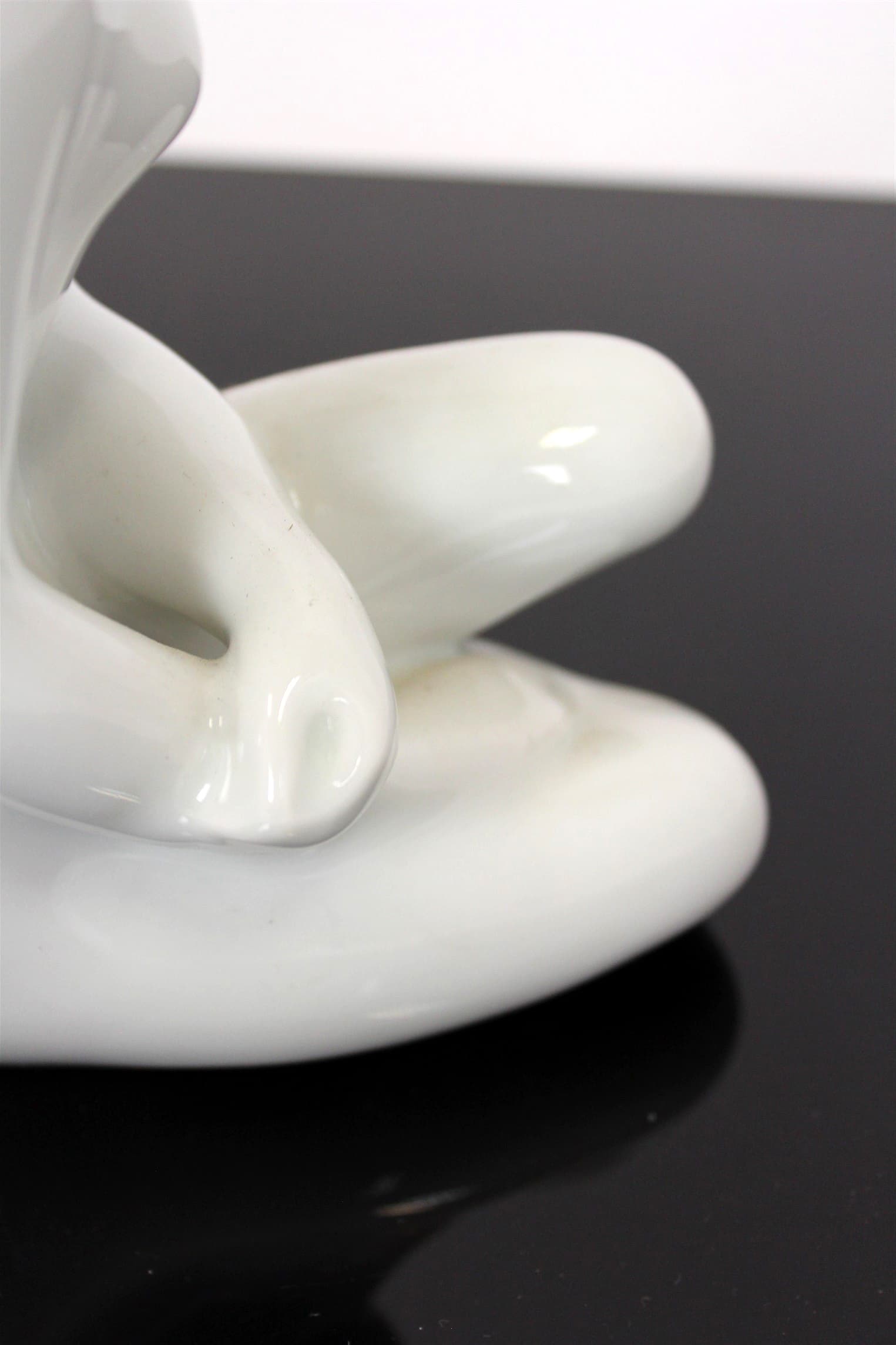 Figurka kobiety, biały, porcelana, Royal Dux Bohemia, Czechosłowacja, lata 60. - 167453