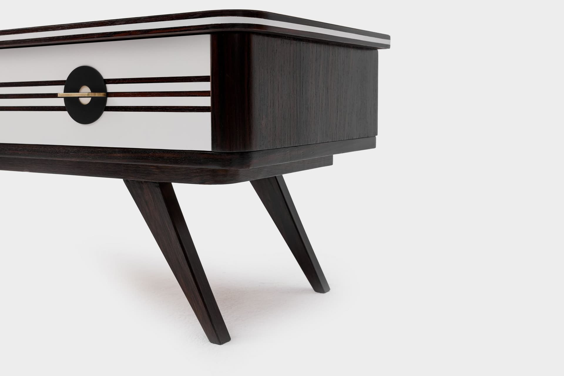 Komoda lowboard, czarny, drewno orzechowe, szkło, Dania, lata 60. - 167513