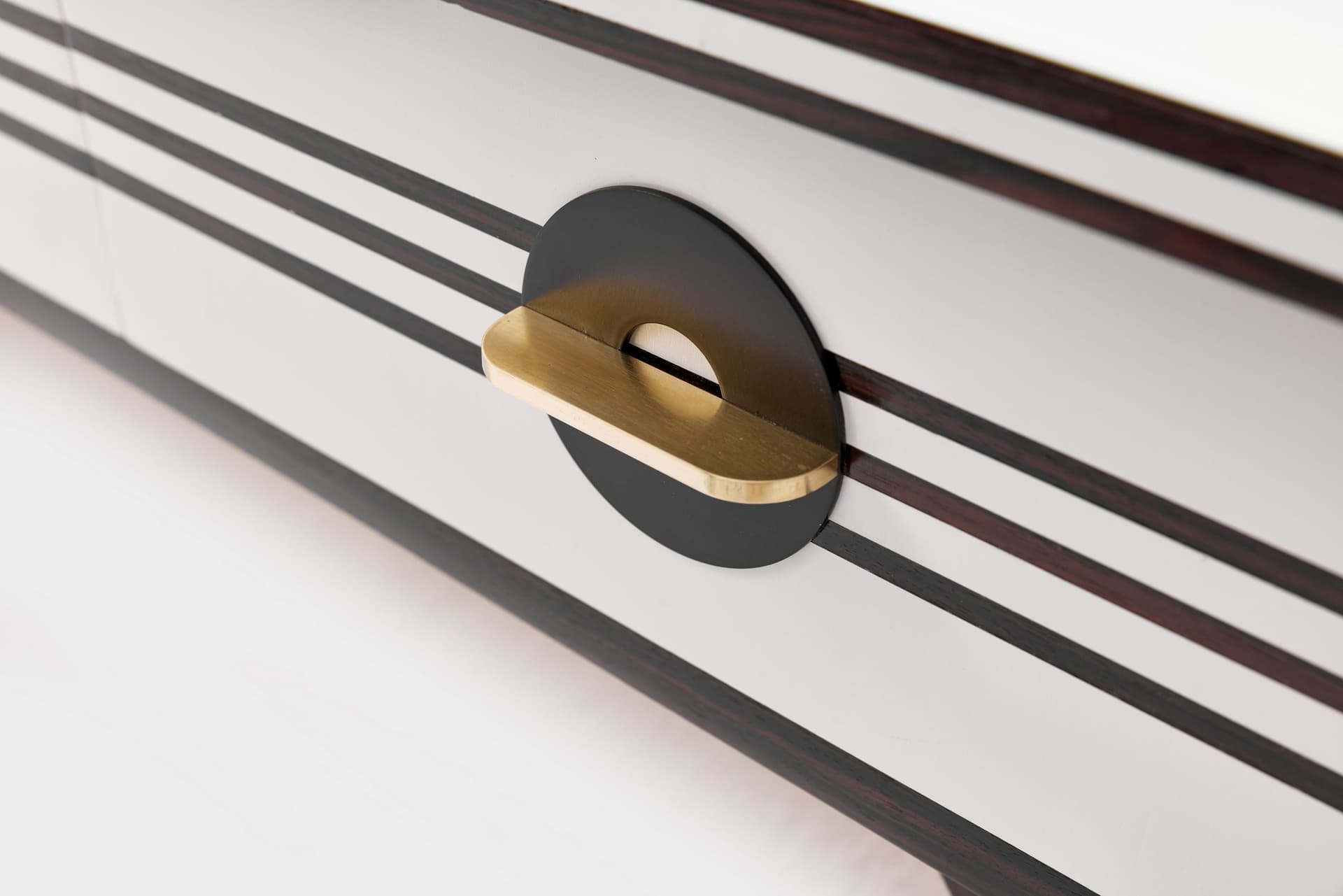 Komoda lowboard, czarny, drewno orzechowe, szkło, Dania, lata 60. - 167517