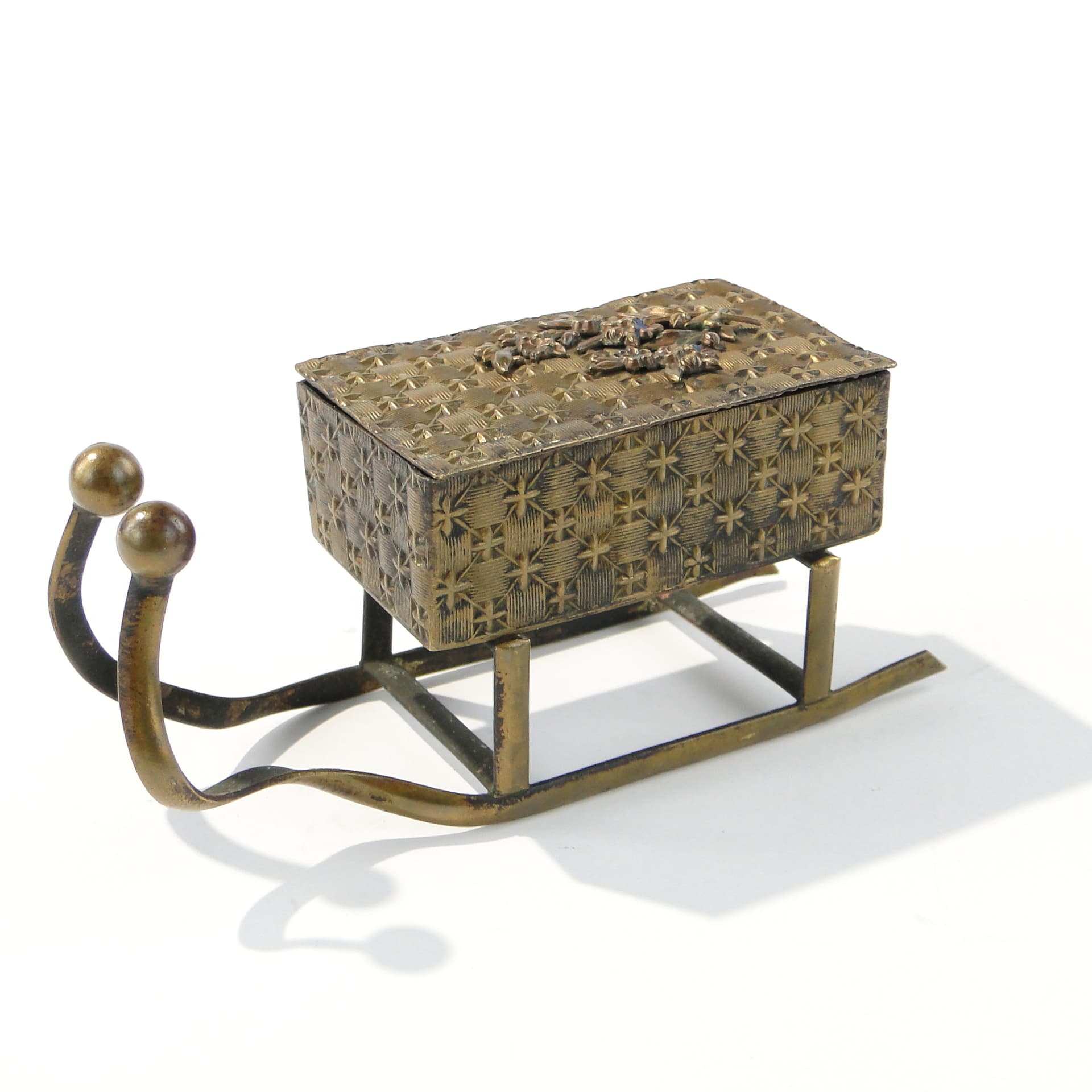 Francuskie pudełko na biżuterię w kształcie sani, XIX w