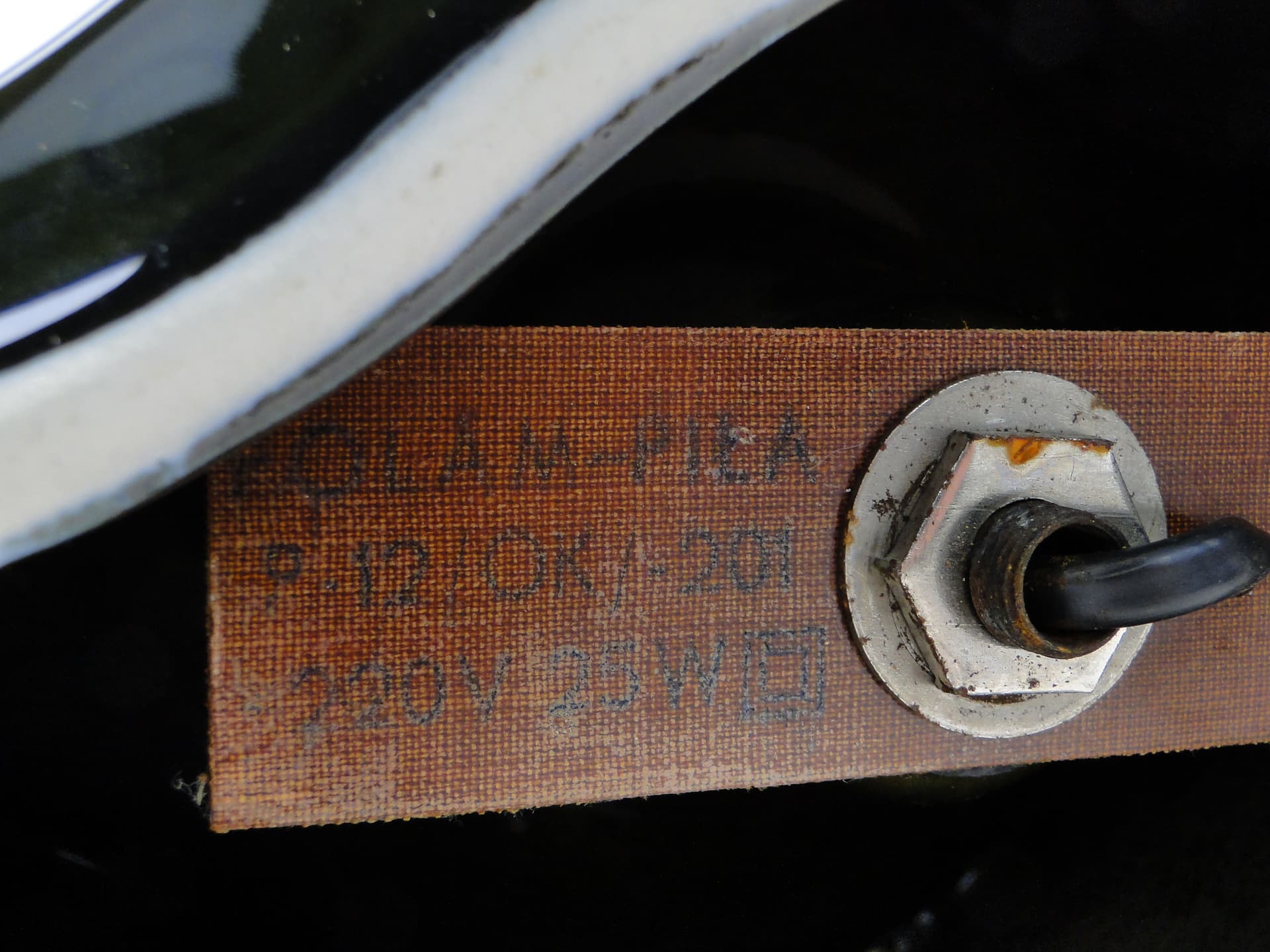 Kinkiet, ceramika oliwkowa, proj. A. Sadulski, Polska, lata 70. - 1223