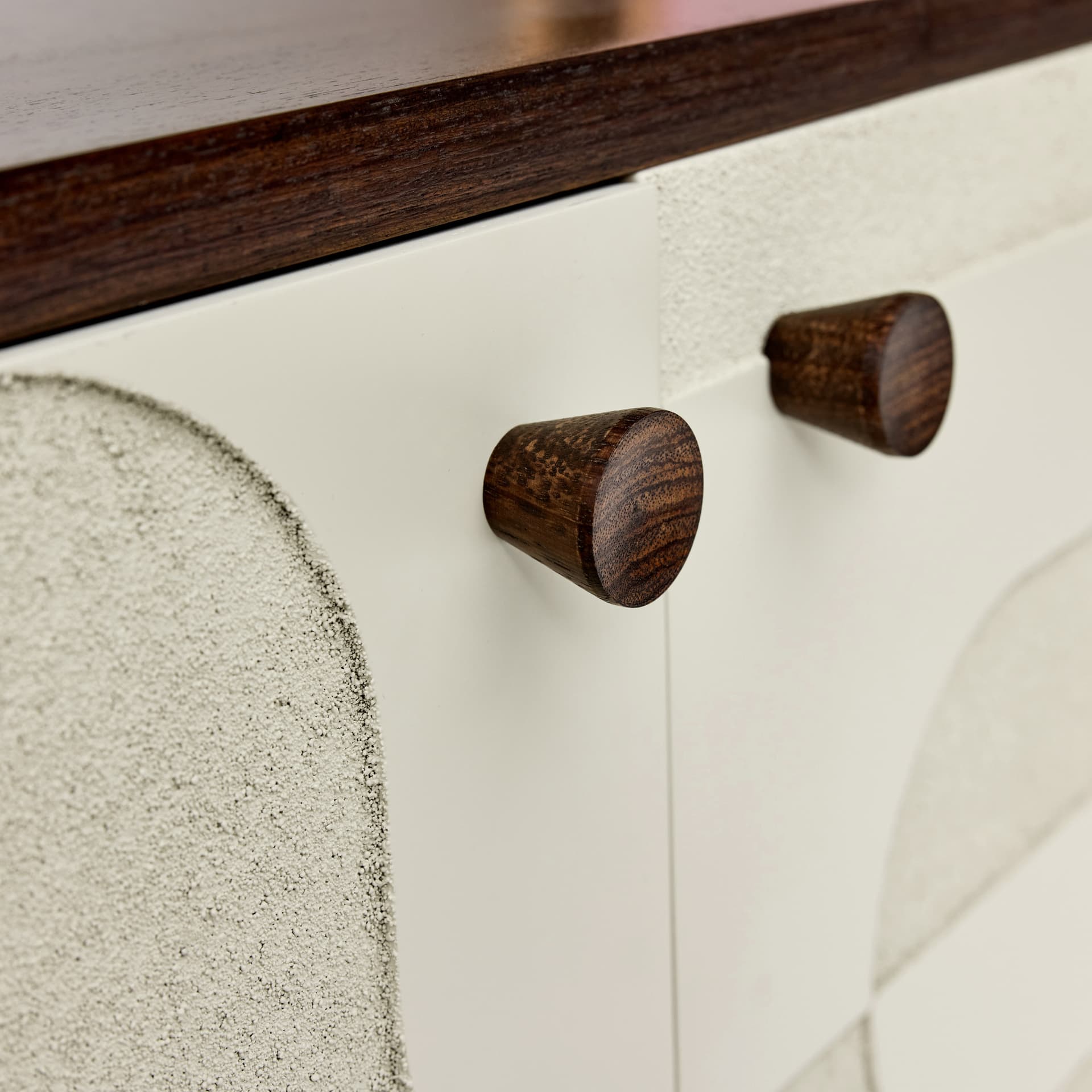 Komoda relief, heban ivory white, stal srebrna, Niemcy, lata 60. - 167903