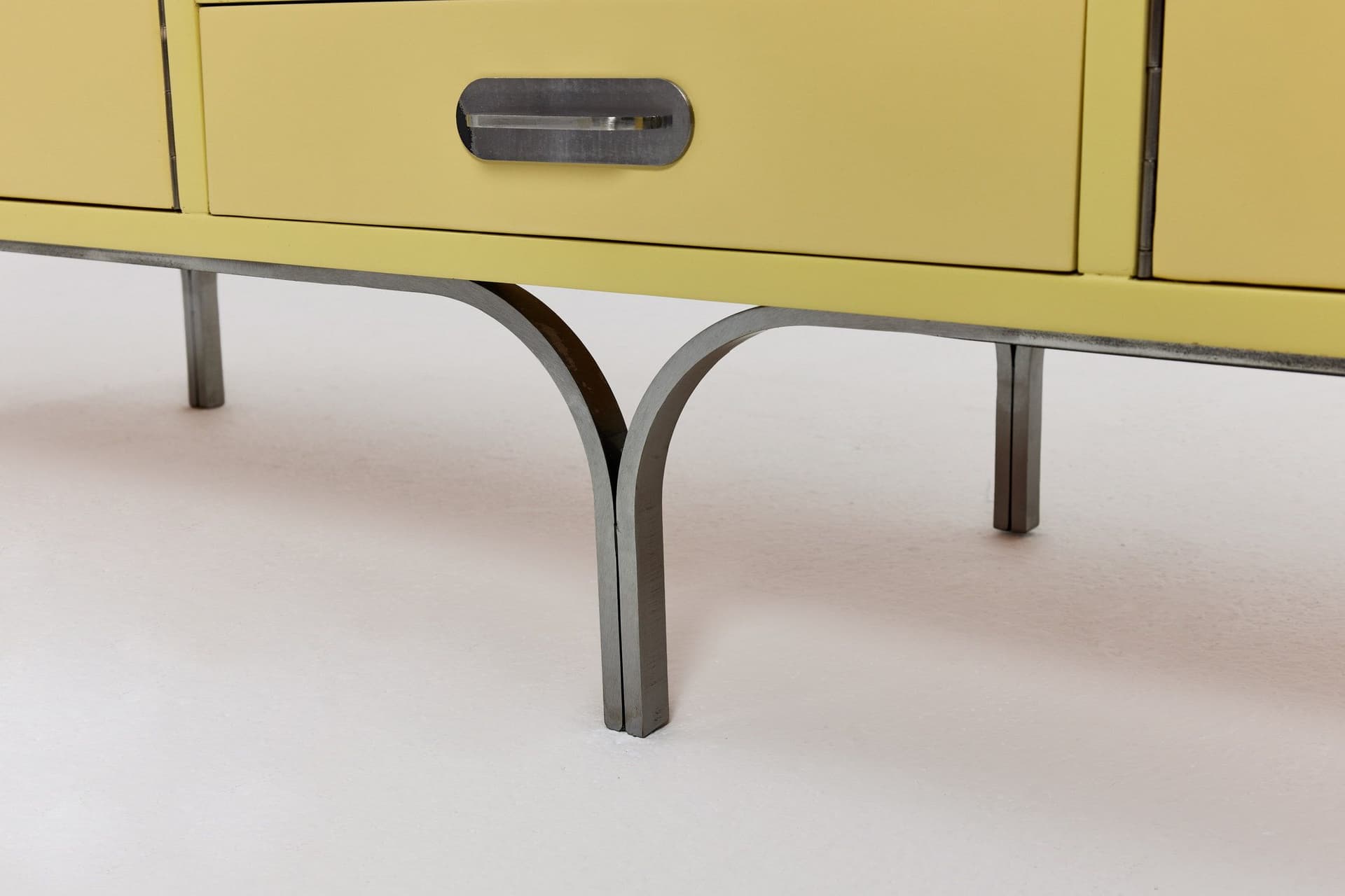 Komoda, pastelowy żółty, drewno lakierowane, stal czarna, Niemcy, lata 60. - 167921