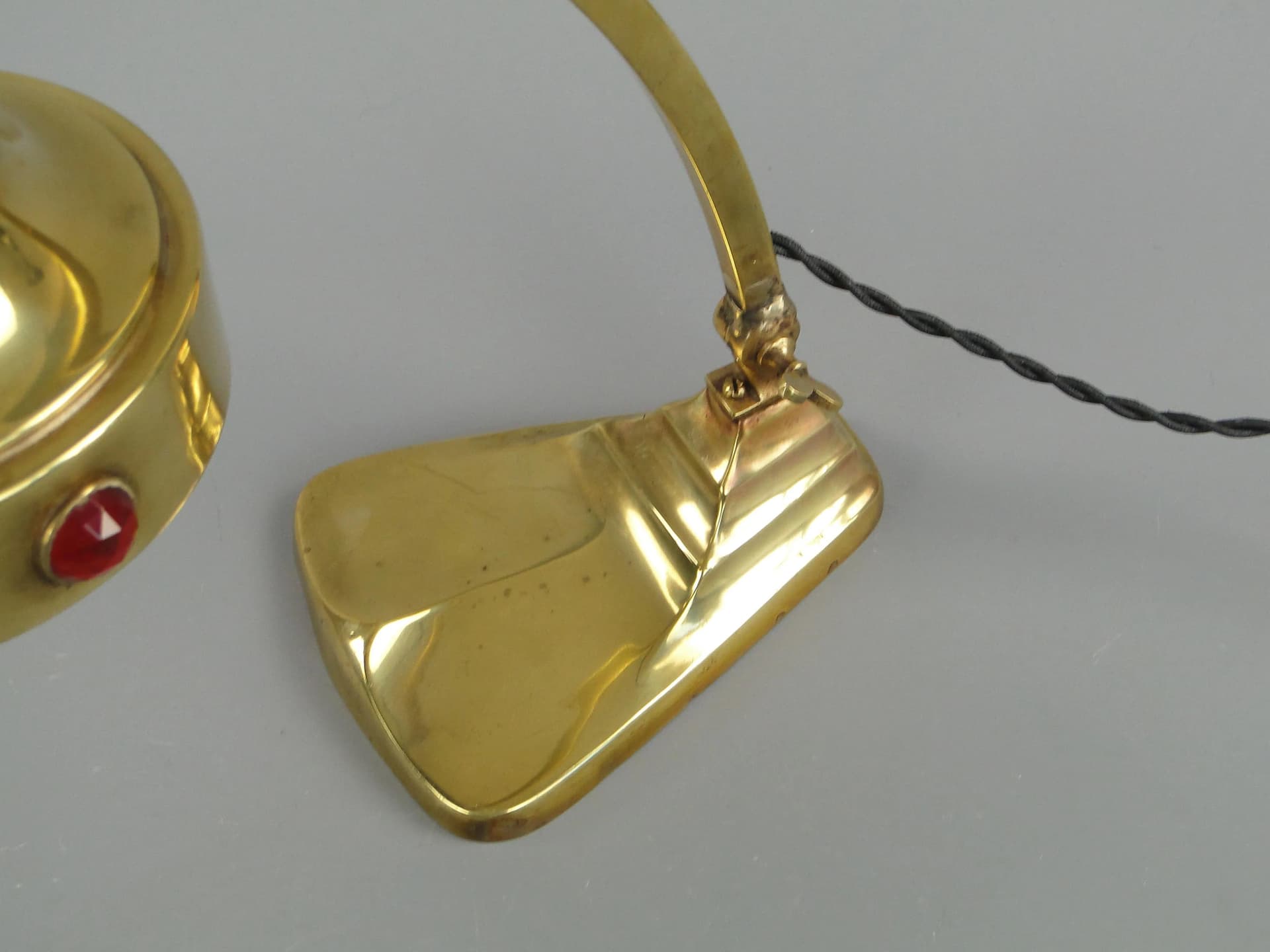 Lampa biurkowa secesyjna, złocista, mosiądz, Szwecja, lata 10. - 10928