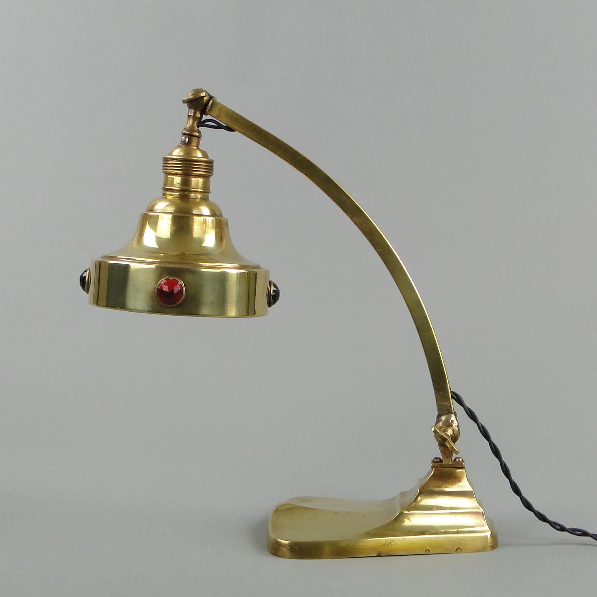 Lampa biurkowa secesyjna, złocista, mosiądz, Szwecja, lata 10. - 10925