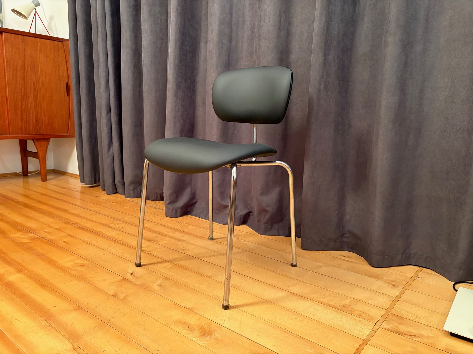 Chair SE 68, black artificial leather, chrome steel, by E. Eiermann, Wilde + Spieth, Germany, 1960s. - 168222