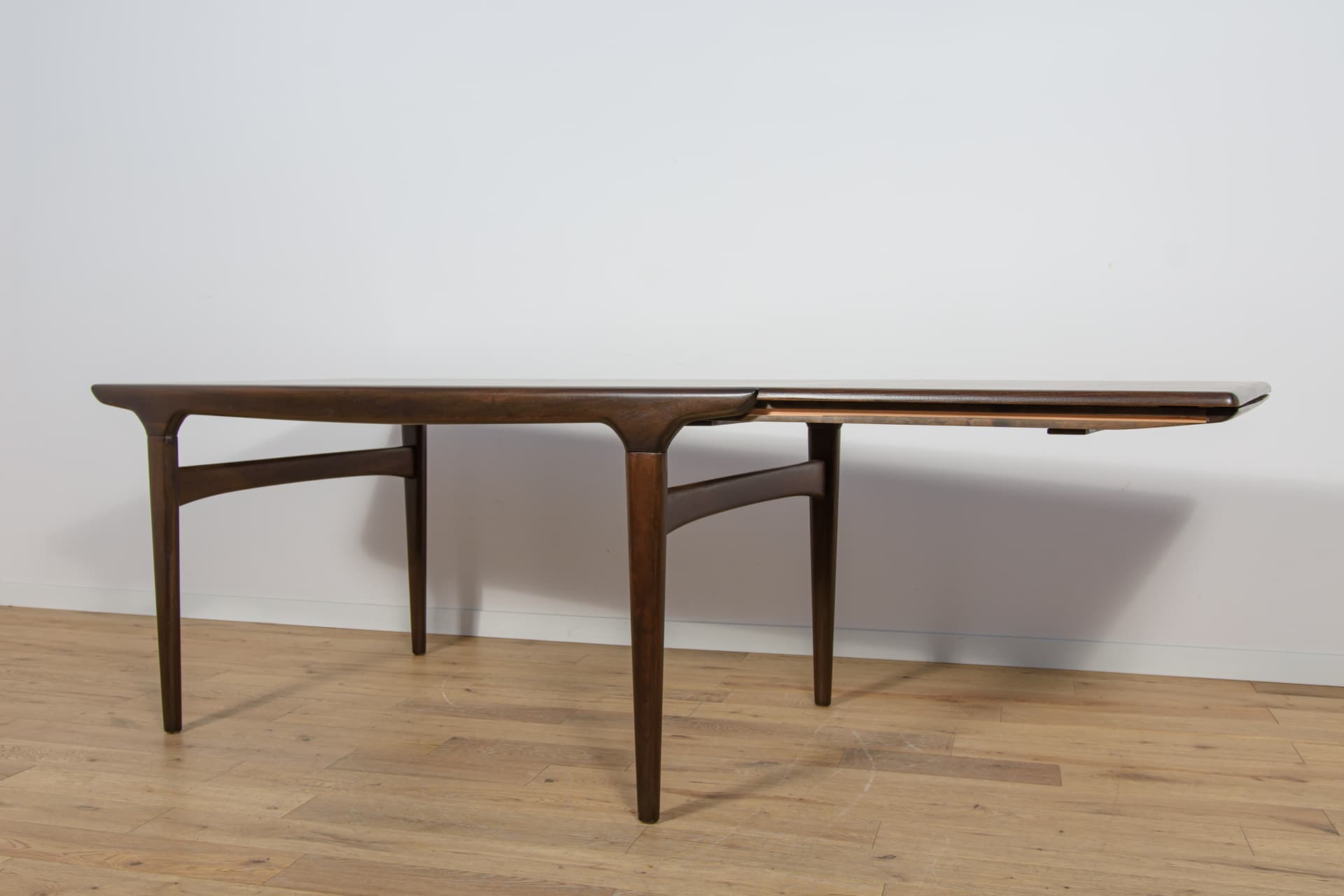 Stół rozkładany, teak brązowy ciemny, proj. J. Andersen, Uldum Møbelfabrik, Dania, lata 60. - 168373